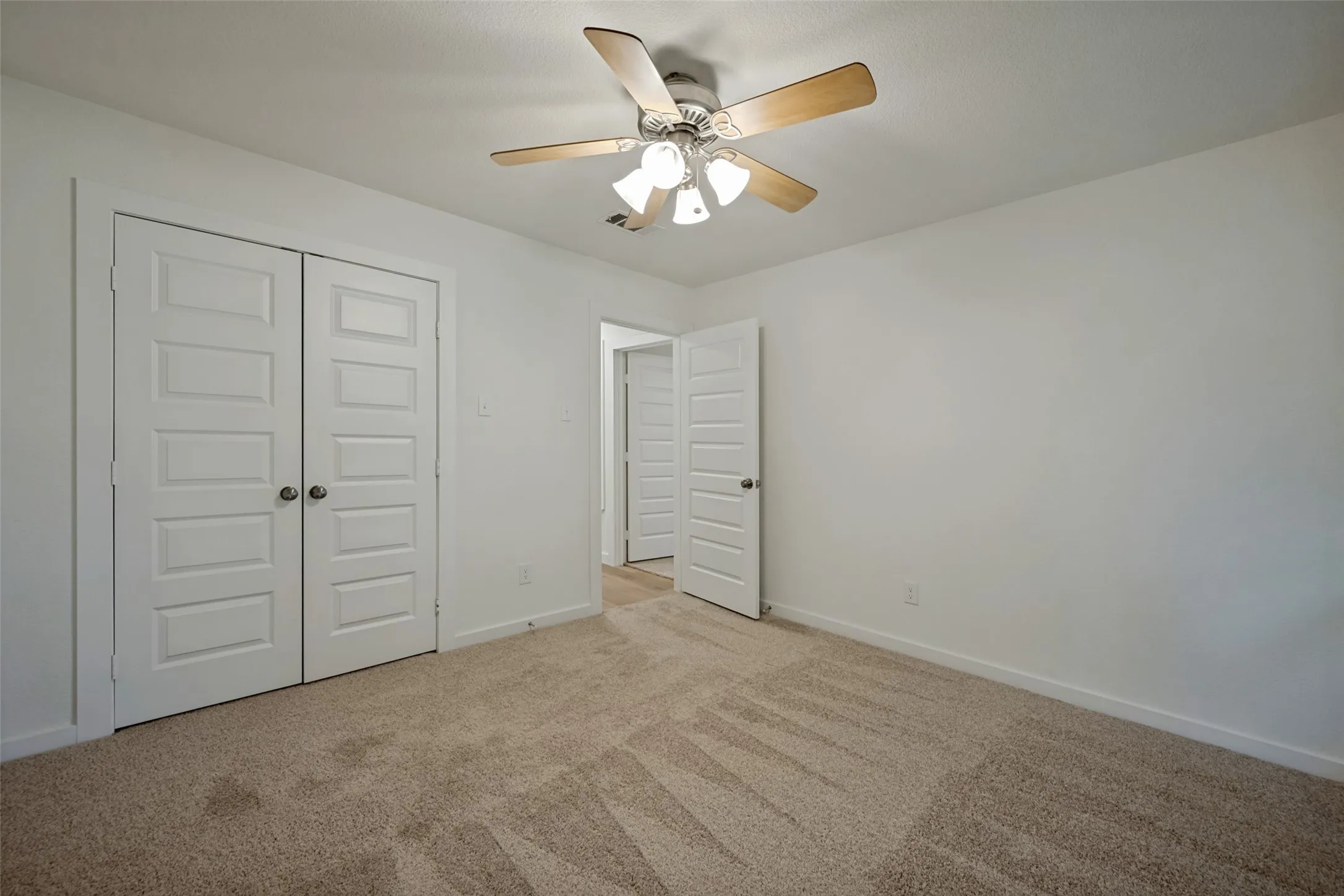 Single Family Residence For Sale in Tarrant County , 3304 Wayland Drive, Fort Worth, Texas 76133, 3 Bedroom, 2 Bathroom, 2 Garage spaces, 1,808 Sqft, built in 1976, mls#21333569, Real Estate Agent in Fort Worth, Homes For Sale in Tarrant county, Homes For Sale in Fort Worth, Realtor in Fort Worth Texas, Real Estate Brokerage Independent Realty Texas, Luminita Cordes Realtor