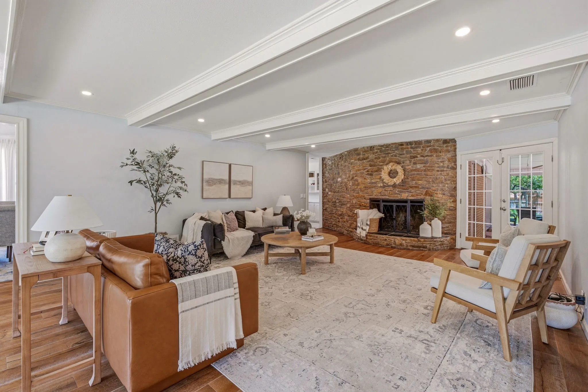 Single Family Residence For Sale in Young County , 1423 Oak Hills Drive, Graham, Texas 76450, 3 Bedroom, 3 Bathroom, 1 Garage spaces, 3,060 Sqft, built in 1965, mls#21332710, Real Estate Agent in Graham, Homes For Sale in Young county, Homes For Sale in Graham, Realtor in Graham Texas, Real Estate Brokerage Independent Realty Texas, Luminita Cordes Realtor