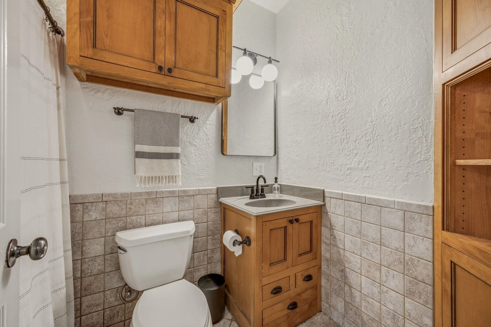 Single Family Residence For Sale in Young County , 1423 Oak Hills Drive, Graham, Texas 76450, 3 Bedroom, 3 Bathroom, 1 Garage spaces, 3,060 Sqft, built in 1965, mls#21332710, Real Estate Agent in Graham, Homes For Sale in Young county, Homes For Sale in Graham, Realtor in Graham Texas, Real Estate Brokerage Independent Realty Texas, Luminita Cordes Realtor