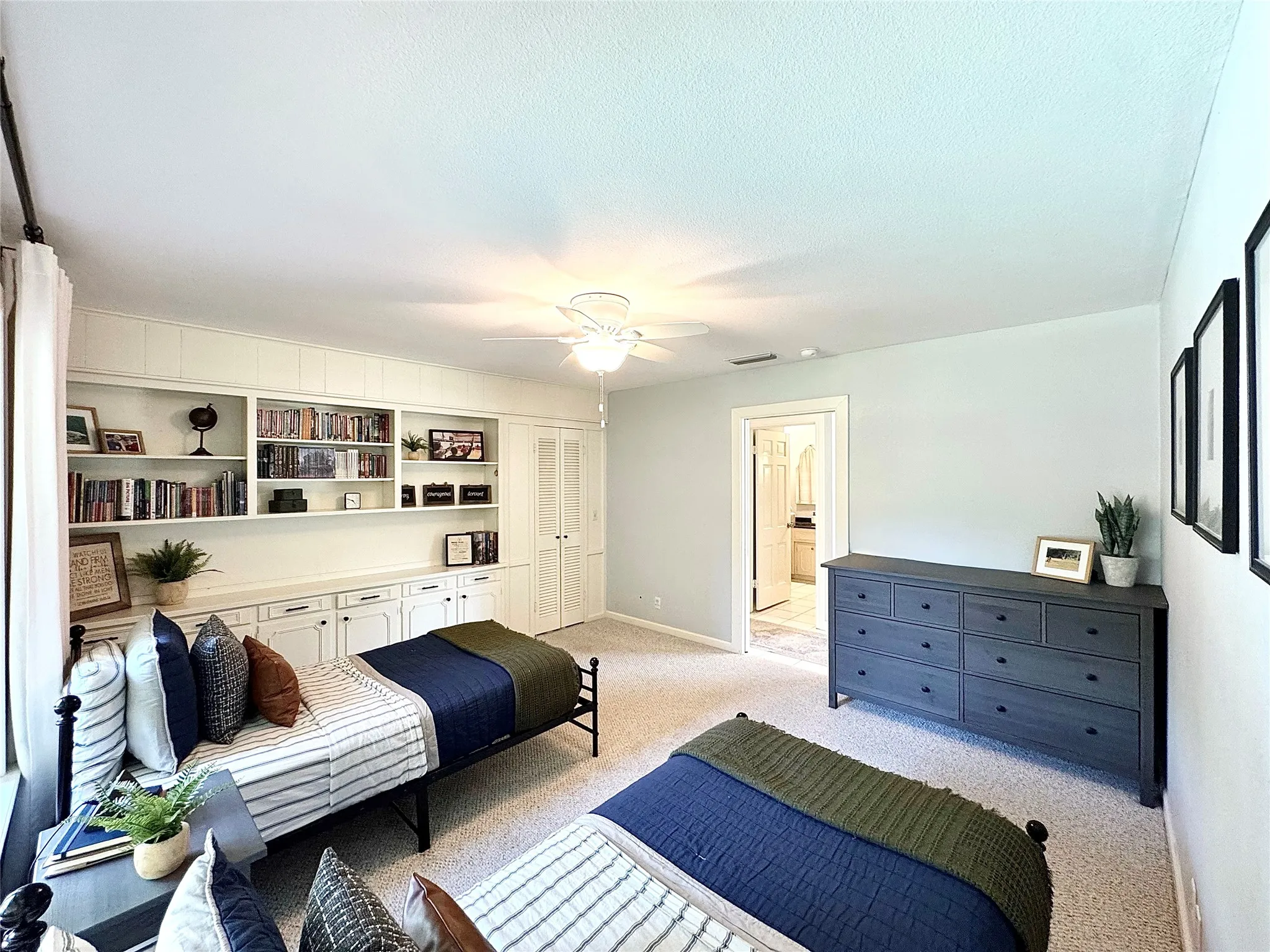 Single Family Residence For Sale in Young County , 1423 Oak Hills Drive, Graham, Texas 76450, 3 Bedroom, 3 Bathroom, 1 Garage spaces, 3,060 Sqft, built in 1965, mls#21332710, Real Estate Agent in Graham, Homes For Sale in Young county, Homes For Sale in Graham, Realtor in Graham Texas, Real Estate Brokerage Independent Realty Texas, Luminita Cordes Realtor
