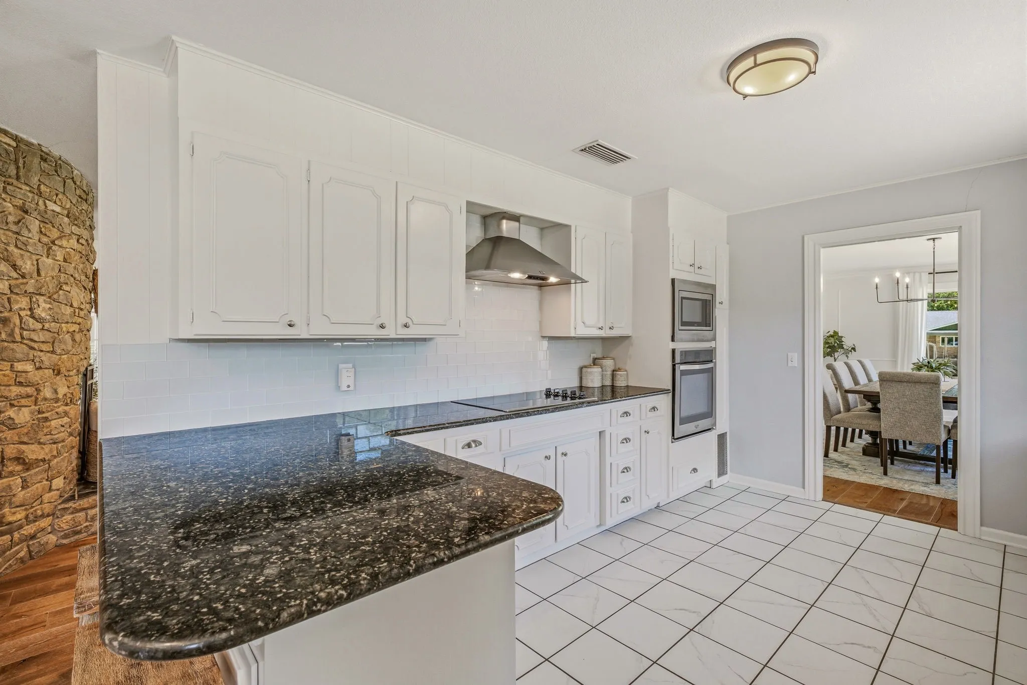 Single Family Residence For Sale in Young County , 1423 Oak Hills Drive, Graham, Texas 76450, 3 Bedroom, 3 Bathroom, 1 Garage spaces, 3,060 Sqft, built in 1965, mls#21332710, Real Estate Agent in Graham, Homes For Sale in Young county, Homes For Sale in Graham, Realtor in Graham Texas, Real Estate Brokerage Independent Realty Texas, Luminita Cordes Realtor