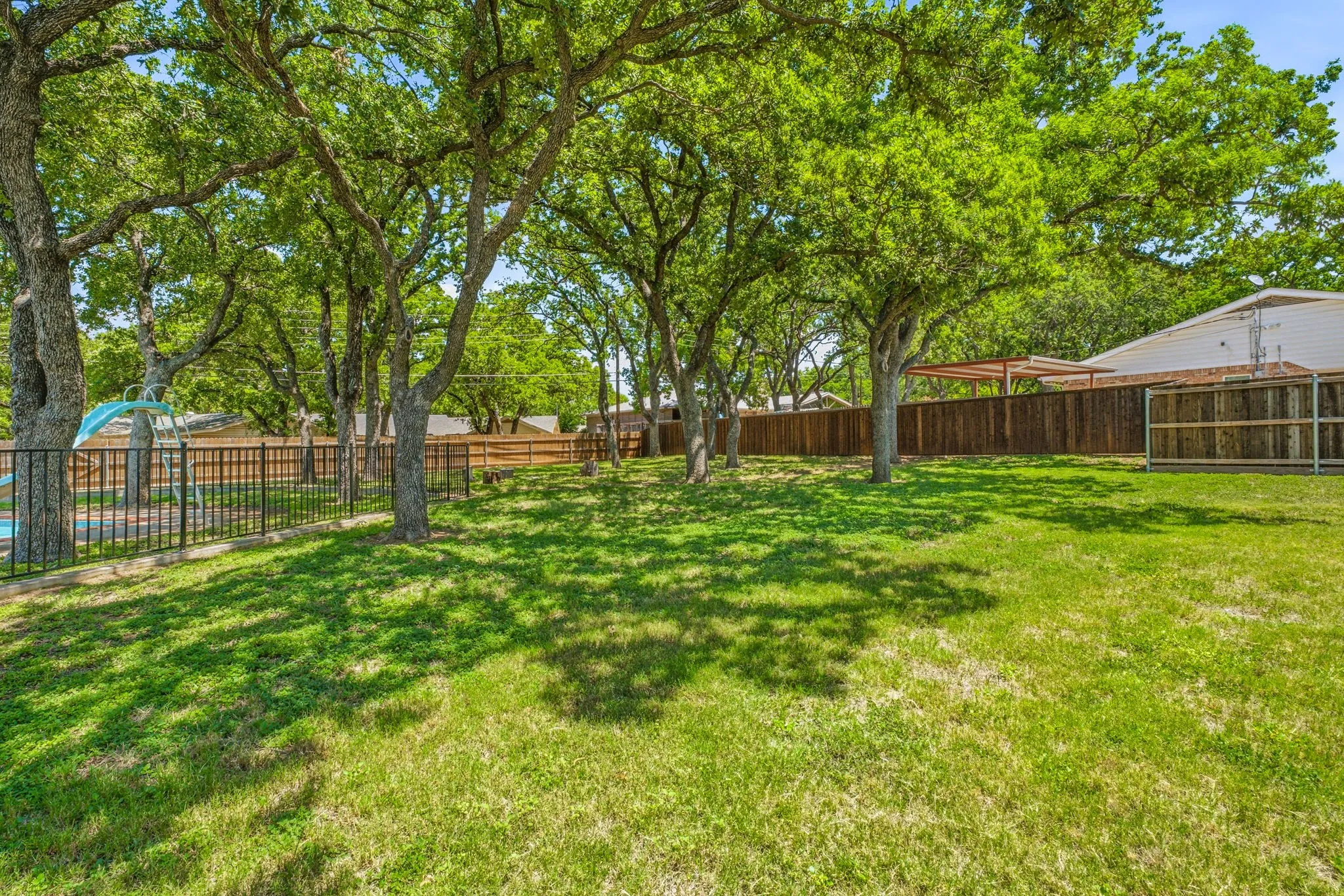 Single Family Residence For Sale in Young County , 1423 Oak Hills Drive, Graham, Texas 76450, 3 Bedroom, 3 Bathroom, 1 Garage spaces, 3,060 Sqft, built in 1965, mls#21332710, Real Estate Agent in Graham, Homes For Sale in Young county, Homes For Sale in Graham, Realtor in Graham Texas, Real Estate Brokerage Independent Realty Texas, Luminita Cordes Realtor