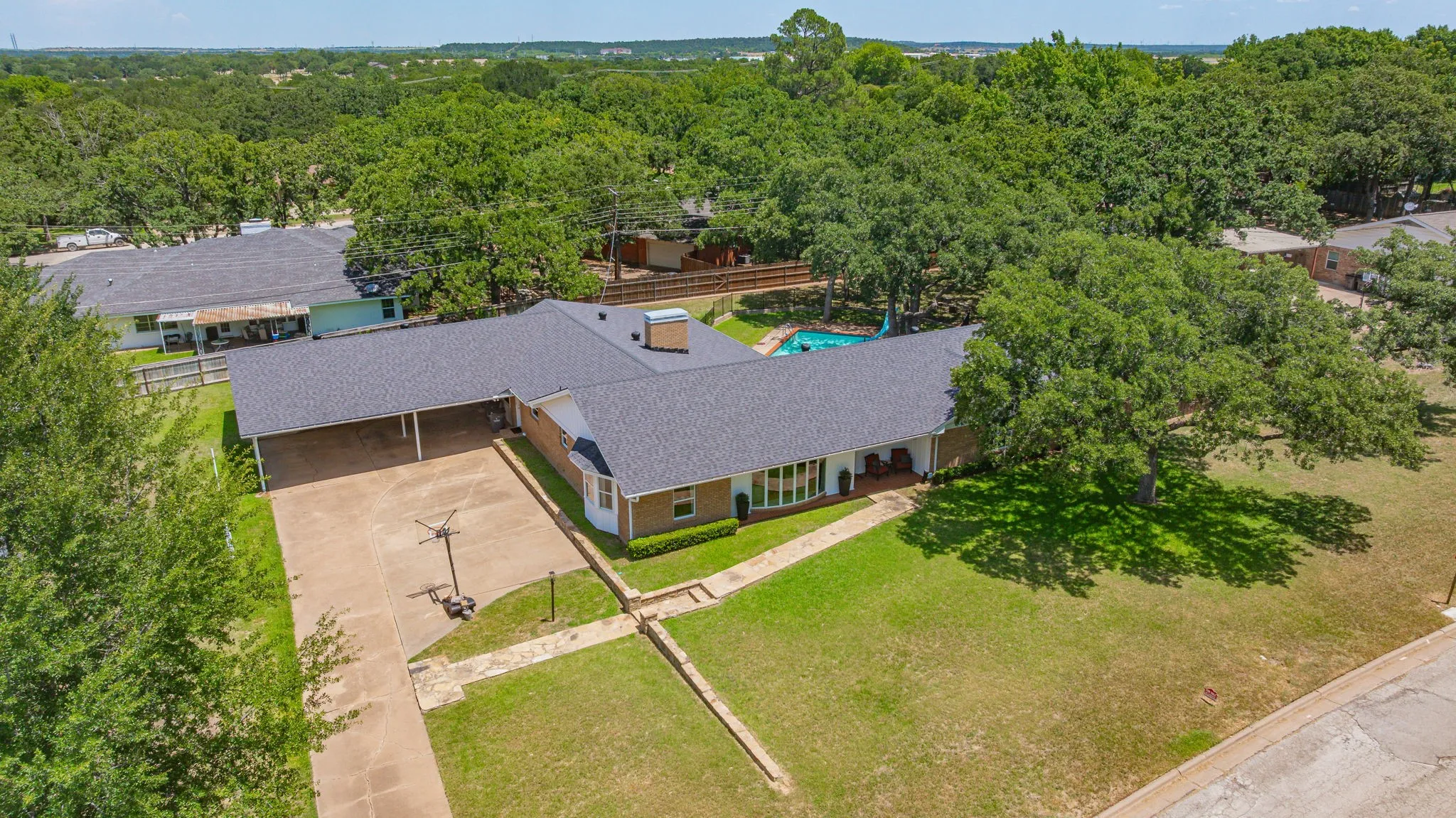 Single Family Residence For Sale in Young County , 1423 Oak Hills Drive, Graham, Texas 76450, 3 Bedroom, 3 Bathroom, 1 Garage spaces, 3,060 Sqft, built in 1965, mls#21332710, Real Estate Agent in Graham, Homes For Sale in Young county, Homes For Sale in Graham, Realtor in Graham Texas, Real Estate Brokerage Independent Realty Texas, Luminita Cordes Realtor