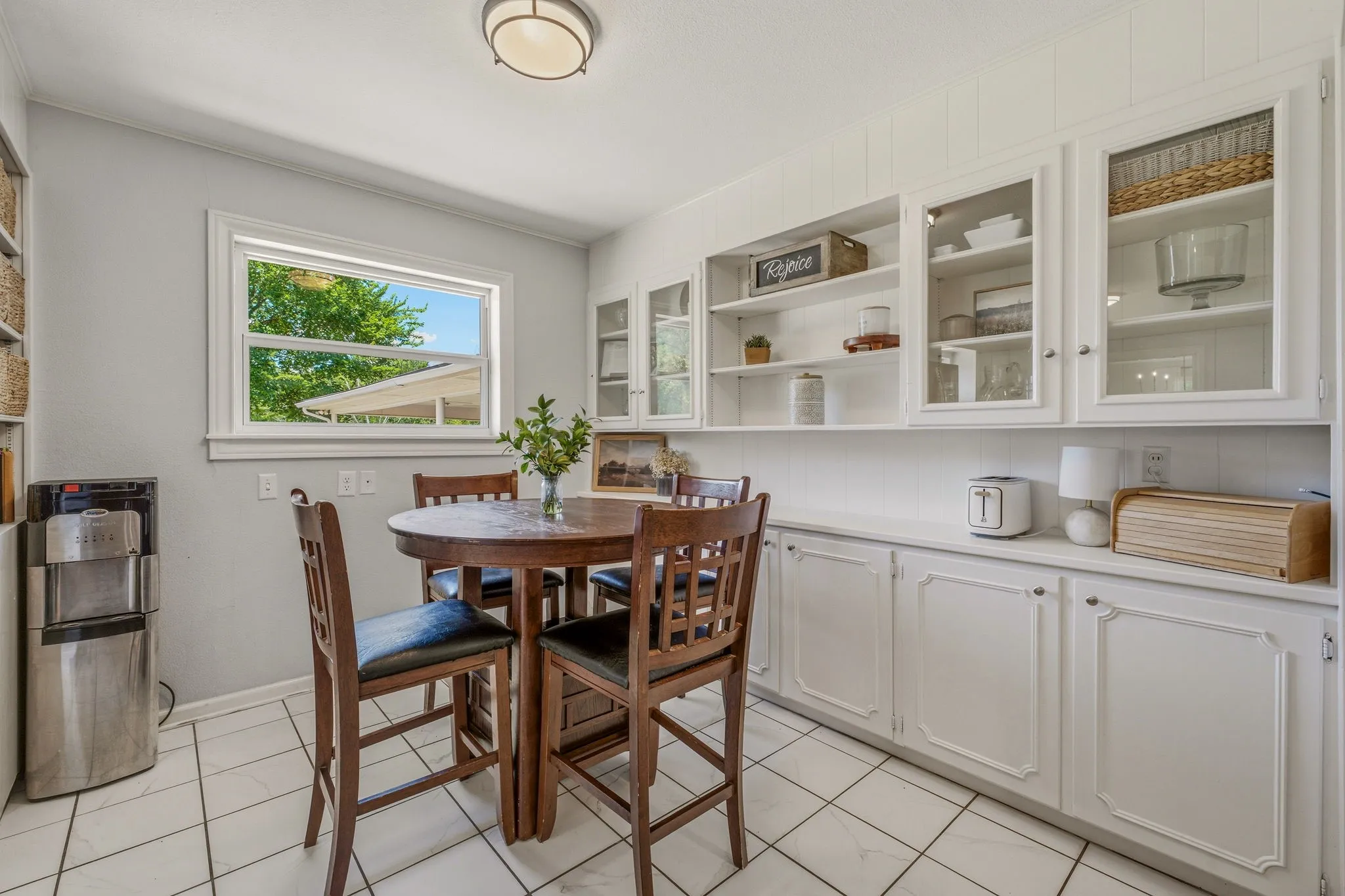 Single Family Residence For Sale in Young County , 1423 Oak Hills Drive, Graham, Texas 76450, 3 Bedroom, 3 Bathroom, 1 Garage spaces, 3,060 Sqft, built in 1965, mls#21332710, Real Estate Agent in Graham, Homes For Sale in Young county, Homes For Sale in Graham, Realtor in Graham Texas, Real Estate Brokerage Independent Realty Texas, Luminita Cordes Realtor