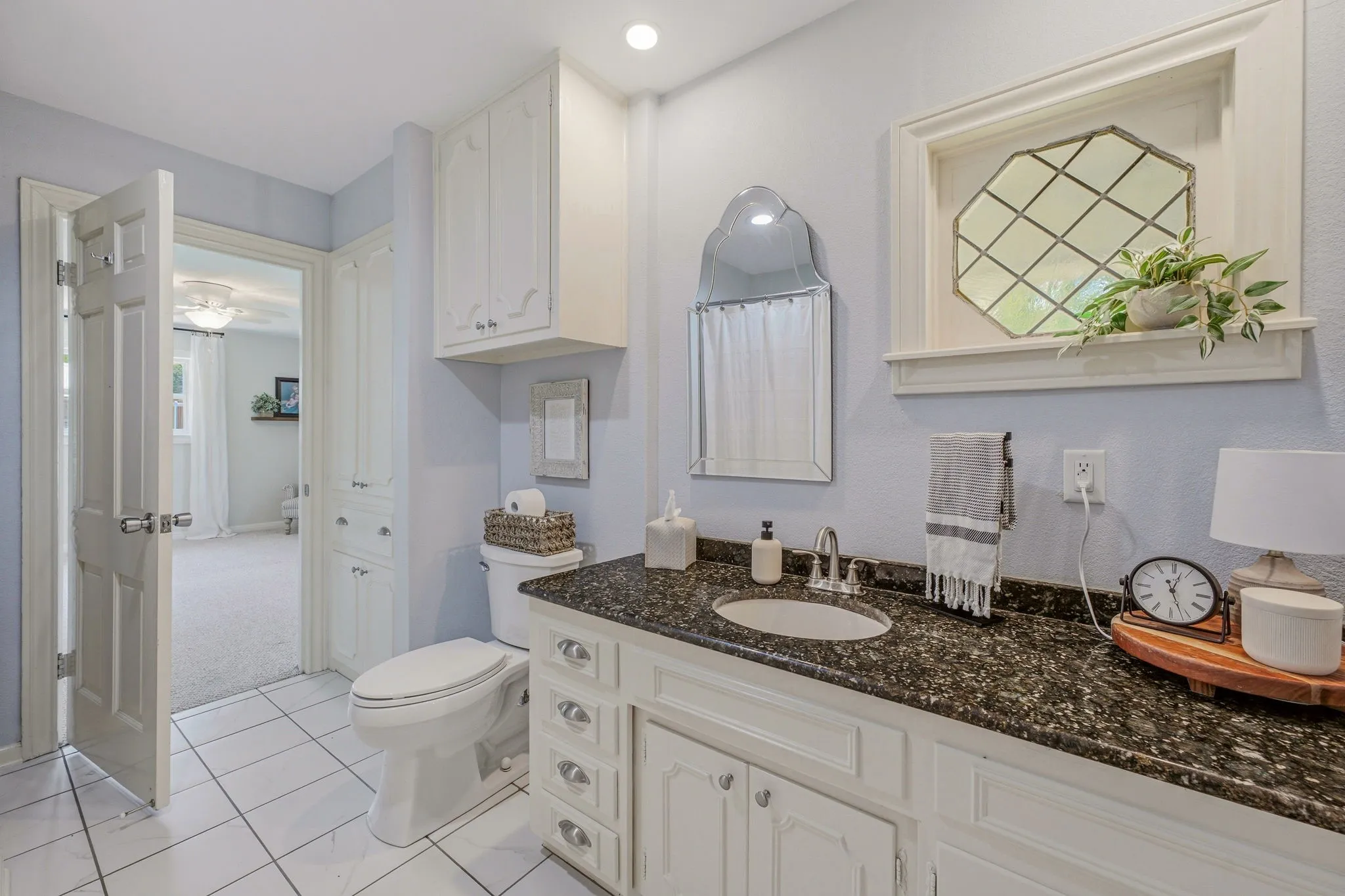 Single Family Residence For Sale in Young County , 1423 Oak Hills Drive, Graham, Texas 76450, 3 Bedroom, 3 Bathroom, 1 Garage spaces, 3,060 Sqft, built in 1965, mls#21332710, Real Estate Agent in Graham, Homes For Sale in Young county, Homes For Sale in Graham, Realtor in Graham Texas, Real Estate Brokerage Independent Realty Texas, Luminita Cordes Realtor