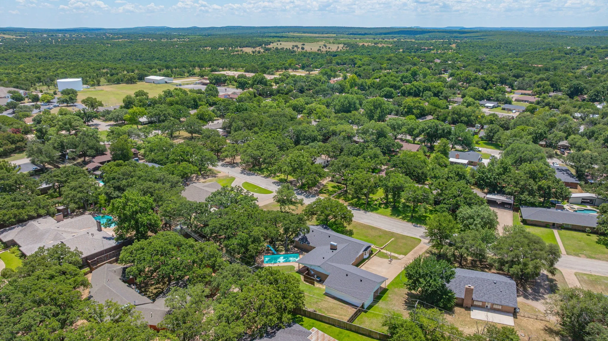 Single Family Residence For Sale in Young County , 1423 Oak Hills Drive, Graham, Texas 76450, 3 Bedroom, 3 Bathroom, 1 Garage spaces, 3,060 Sqft, built in 1965, mls#21332710, Real Estate Agent in Graham, Homes For Sale in Young county, Homes For Sale in Graham, Realtor in Graham Texas, Real Estate Brokerage Independent Realty Texas, Luminita Cordes Realtor