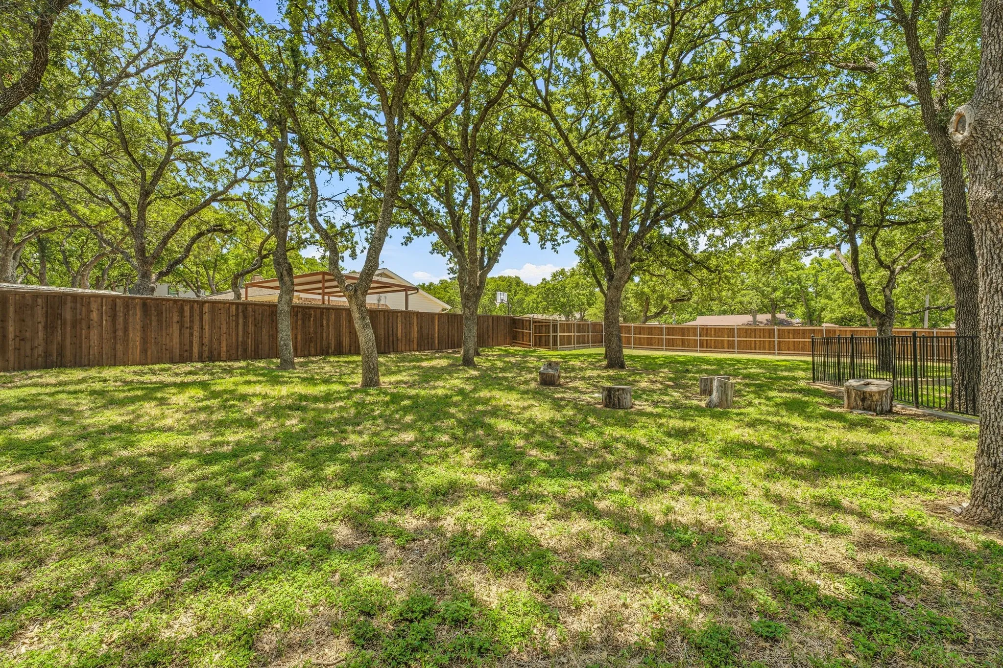 Single Family Residence For Sale in Young County , 1423 Oak Hills Drive, Graham, Texas 76450, 3 Bedroom, 3 Bathroom, 1 Garage spaces, 3,060 Sqft, built in 1965, mls#21332710, Real Estate Agent in Graham, Homes For Sale in Young county, Homes For Sale in Graham, Realtor in Graham Texas, Real Estate Brokerage Independent Realty Texas, Luminita Cordes Realtor