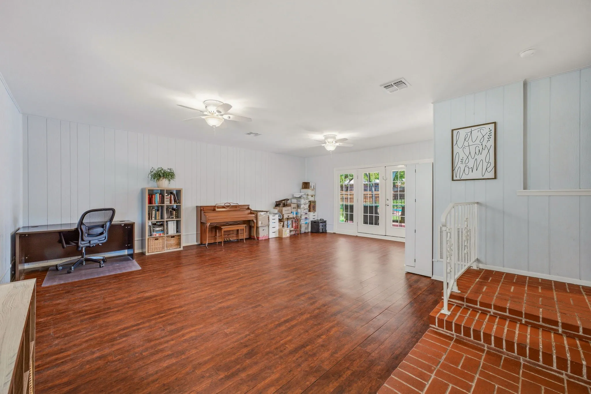 Single Family Residence For Sale in Young County , 1423 Oak Hills Drive, Graham, Texas 76450, 3 Bedroom, 3 Bathroom, 1 Garage spaces, 3,060 Sqft, built in 1965, mls#21332710, Real Estate Agent in Graham, Homes For Sale in Young county, Homes For Sale in Graham, Realtor in Graham Texas, Real Estate Brokerage Independent Realty Texas, Luminita Cordes Realtor