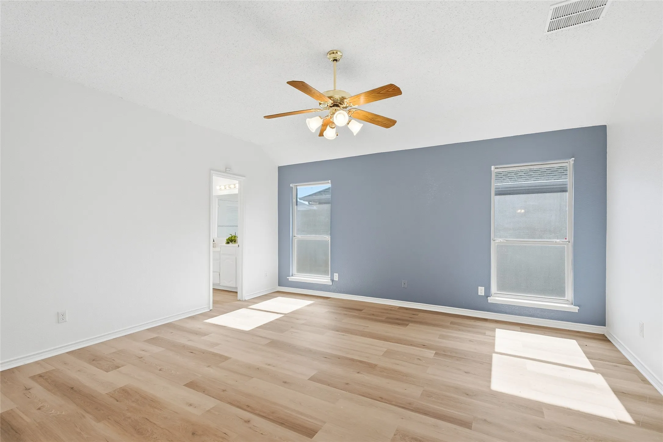 Single Family Residence For Sale in Collin County , 4912 Basil Drive, Mc Kinney, Texas 75070, 4 Bedroom, 2 Bathroom, 2 Garage spaces, 2,231 Sqft, built in 1998, mls#21333409, Real Estate Agent in Mc Kinney, Homes For Sale in Collin county, Homes For Sale in Mc Kinney, Realtor in Mc Kinney Texas, Real Estate Brokerage Independent Realty Texas, Luminita Cordes Realtor