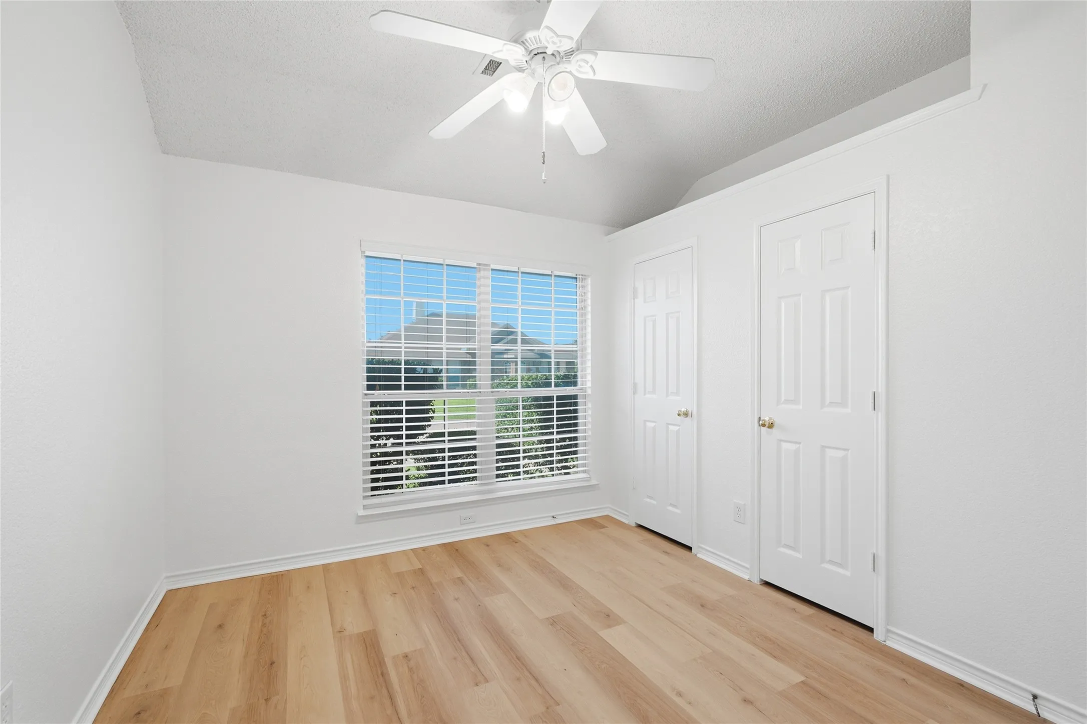 Single Family Residence For Sale in Collin County , 4912 Basil Drive, Mc Kinney, Texas 75070, 4 Bedroom, 2 Bathroom, 2 Garage spaces, 2,231 Sqft, built in 1998, mls#21333409, Real Estate Agent in Mc Kinney, Homes For Sale in Collin county, Homes For Sale in Mc Kinney, Realtor in Mc Kinney Texas, Real Estate Brokerage Independent Realty Texas, Luminita Cordes Realtor