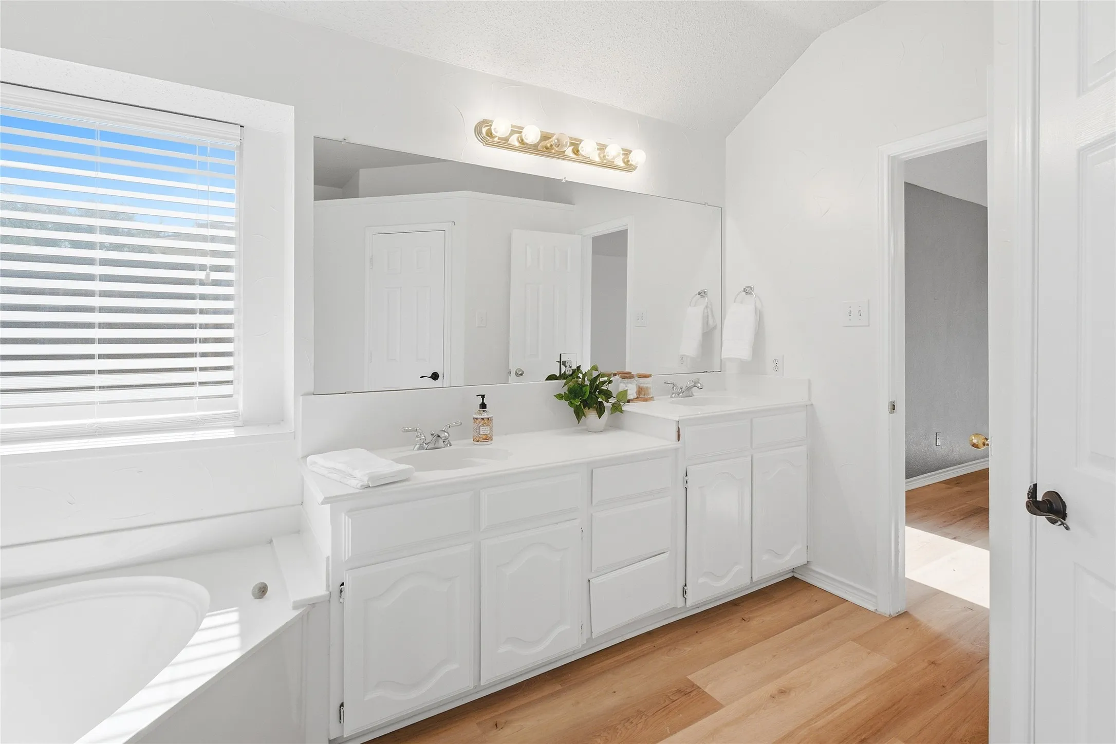 Single Family Residence For Sale in Collin County , 4912 Basil Drive, Mc Kinney, Texas 75070, 4 Bedroom, 2 Bathroom, 2 Garage spaces, 2,231 Sqft, built in 1998, mls#21333409, Real Estate Agent in Mc Kinney, Homes For Sale in Collin county, Homes For Sale in Mc Kinney, Realtor in Mc Kinney Texas, Real Estate Brokerage Independent Realty Texas, Luminita Cordes Realtor