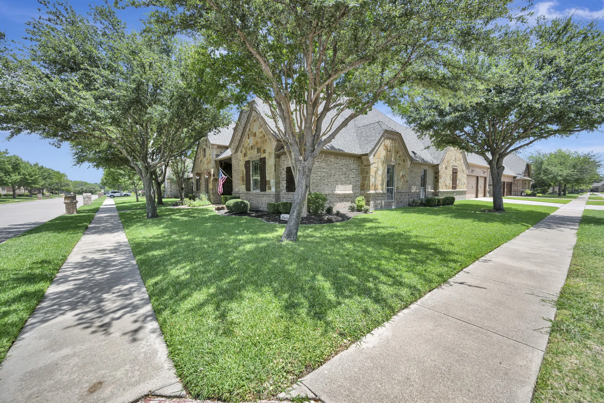 Great Curb Appeal!