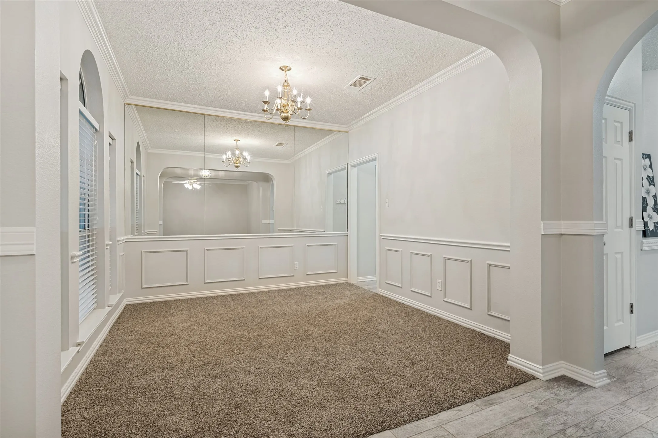Single Family Residence For Sale in Tarrant County , 100 Bullava Court, Crowley, Texas 76036, 4 Bedroom, 2 Bathroom, 2 Garage spaces, 2,187 Sqft, built in 2002, mls#21326729, Real Estate Agent in Crowley, Homes For Sale in Tarrant county, Homes For Sale in Crowley, Realtor in Crowley Texas, Real Estate Brokerage Independent Realty Texas, Luminita Cordes Realtor