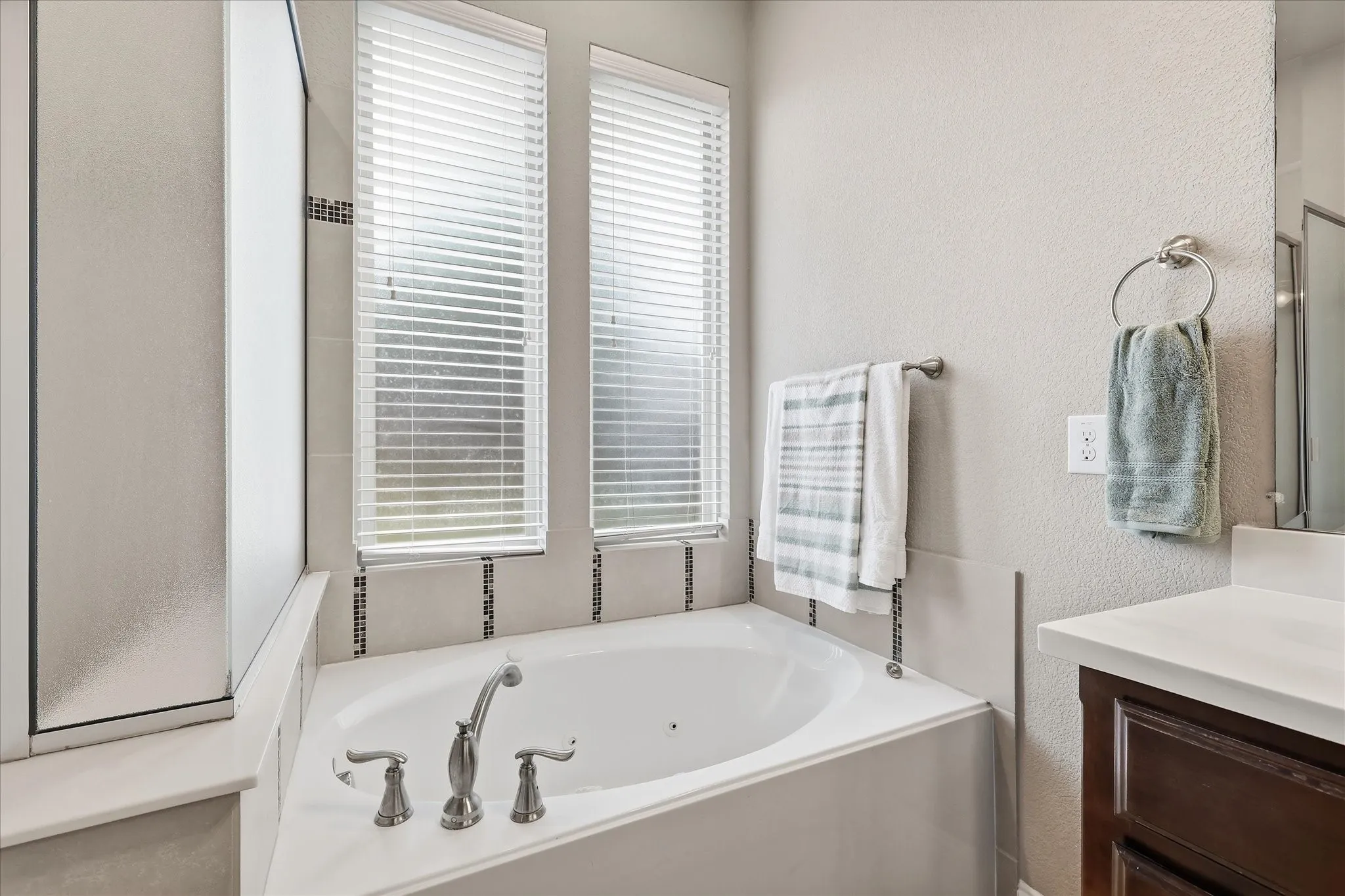 Single Family Residence For Sale in Tarrant County , 4332 Old Grove Way, Fort Worth, Texas 76244, 4 Bedroom, 3 Bathroom, 2 Garage spaces, 2,658 Sqft, built in 2015, mls#21332729, Real Estate Agent in Fort Worth, Homes For Sale in Tarrant county, Homes For Sale in Fort Worth, Realtor in Fort Worth Texas, Real Estate Brokerage Independent Realty Texas, Luminita Cordes Realtor