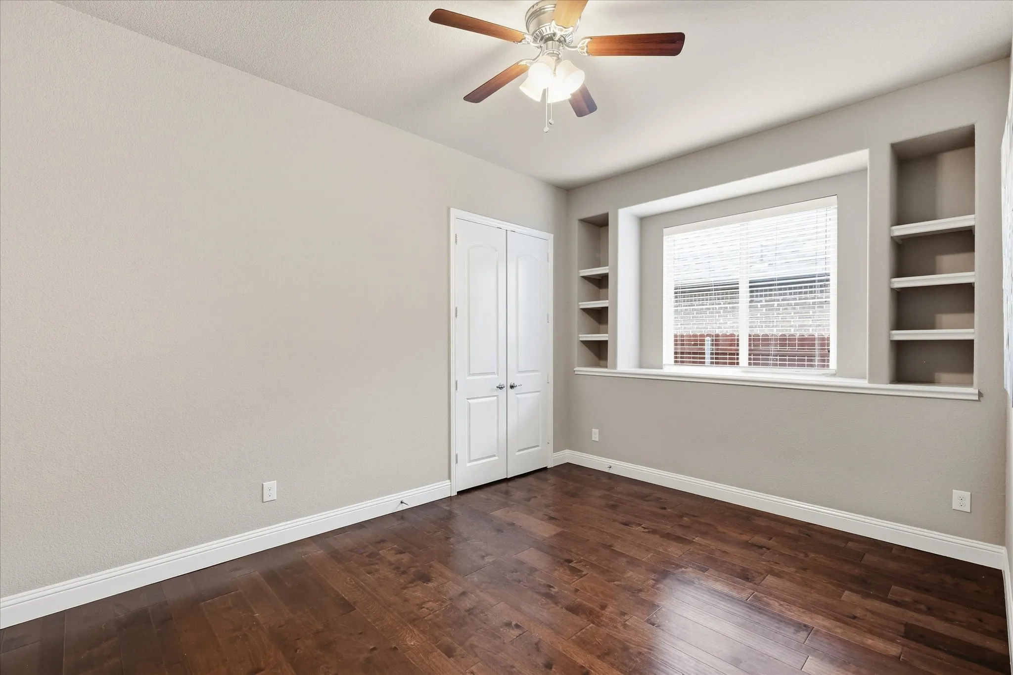 Single Family Residence For Sale in Tarrant County , 4332 Old Grove Way, Fort Worth, Texas 76244, 4 Bedroom, 3 Bathroom, 2 Garage spaces, 2,658 Sqft, built in 2015, mls#21332729, Real Estate Agent in Fort Worth, Homes For Sale in Tarrant county, Homes For Sale in Fort Worth, Realtor in Fort Worth Texas, Real Estate Brokerage Independent Realty Texas, Luminita Cordes Realtor