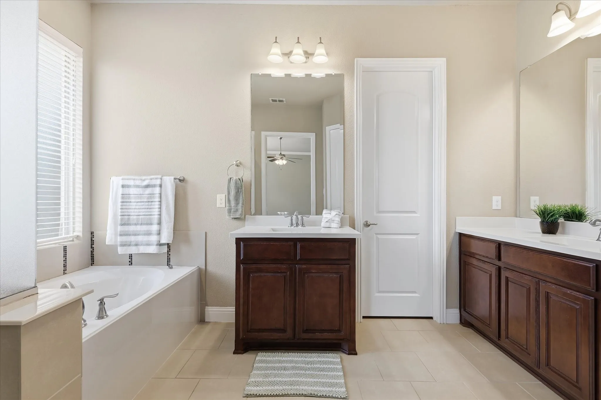 Single Family Residence For Sale in Tarrant County , 4332 Old Grove Way, Fort Worth, Texas 76244, 4 Bedroom, 3 Bathroom, 2 Garage spaces, 2,658 Sqft, built in 2015, mls#21332729, Real Estate Agent in Fort Worth, Homes For Sale in Tarrant county, Homes For Sale in Fort Worth, Realtor in Fort Worth Texas, Real Estate Brokerage Independent Realty Texas, Luminita Cordes Realtor