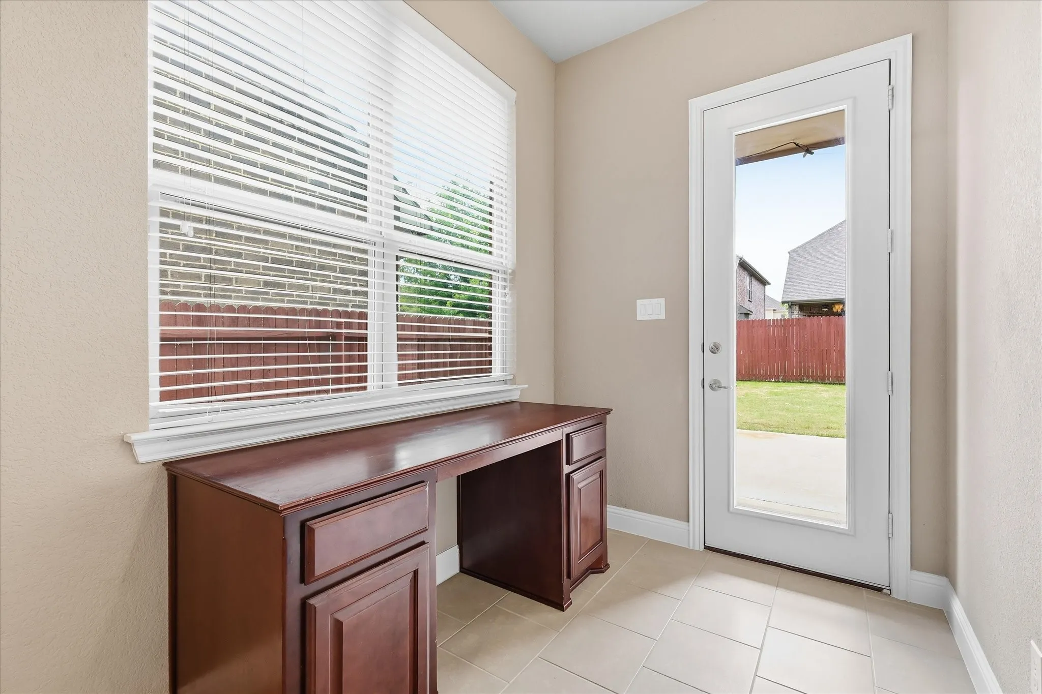 Single Family Residence For Sale in Tarrant County , 4332 Old Grove Way, Fort Worth, Texas 76244, 4 Bedroom, 3 Bathroom, 2 Garage spaces, 2,658 Sqft, built in 2015, mls#21332729, Real Estate Agent in Fort Worth, Homes For Sale in Tarrant county, Homes For Sale in Fort Worth, Realtor in Fort Worth Texas, Real Estate Brokerage Independent Realty Texas, Luminita Cordes Realtor