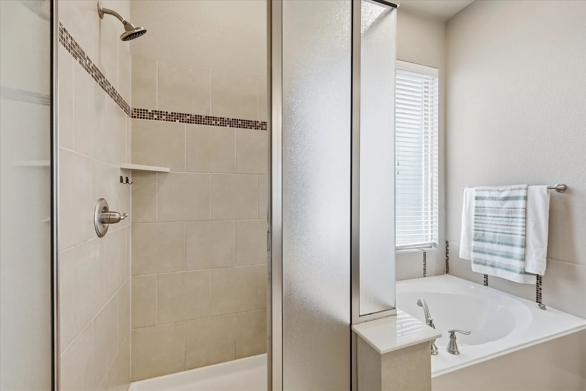 Single Family Residence For Sale in Tarrant County , 4332 Old Grove Way, Fort Worth, Texas 76244, 4 Bedroom, 3 Bathroom, 2 Garage spaces, 2,658 Sqft, built in 2015, mls#21332729, Real Estate Agent in Fort Worth, Homes For Sale in Tarrant county, Homes For Sale in Fort Worth, Realtor in Fort Worth Texas, Real Estate Brokerage Independent Realty Texas, Luminita Cordes Realtor