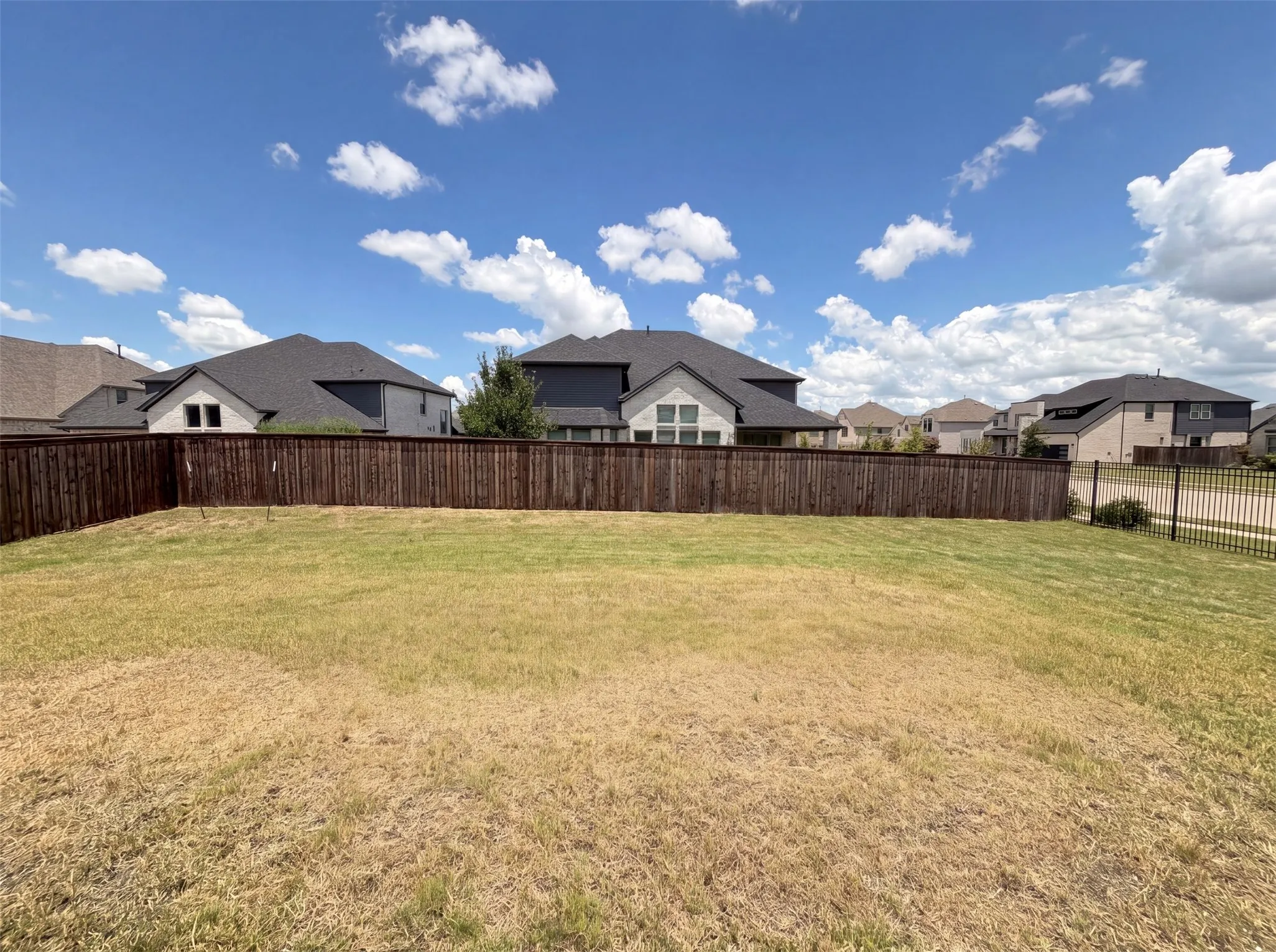 Single Family Residence For Sale in Collin County , 7592 Sanctuary Drive, Frisco, Texas 75033, 4 Bedroom, 4 Bathroom, 2 Garage spaces, 3,552 Sqft, built in 2021, mls#21333603, Real Estate Agent in Frisco, Homes For Sale in Collin county, Homes For Sale in Frisco, Realtor in Frisco Texas, Real Estate Brokerage Independent Realty Texas, Luminita Cordes Realtor