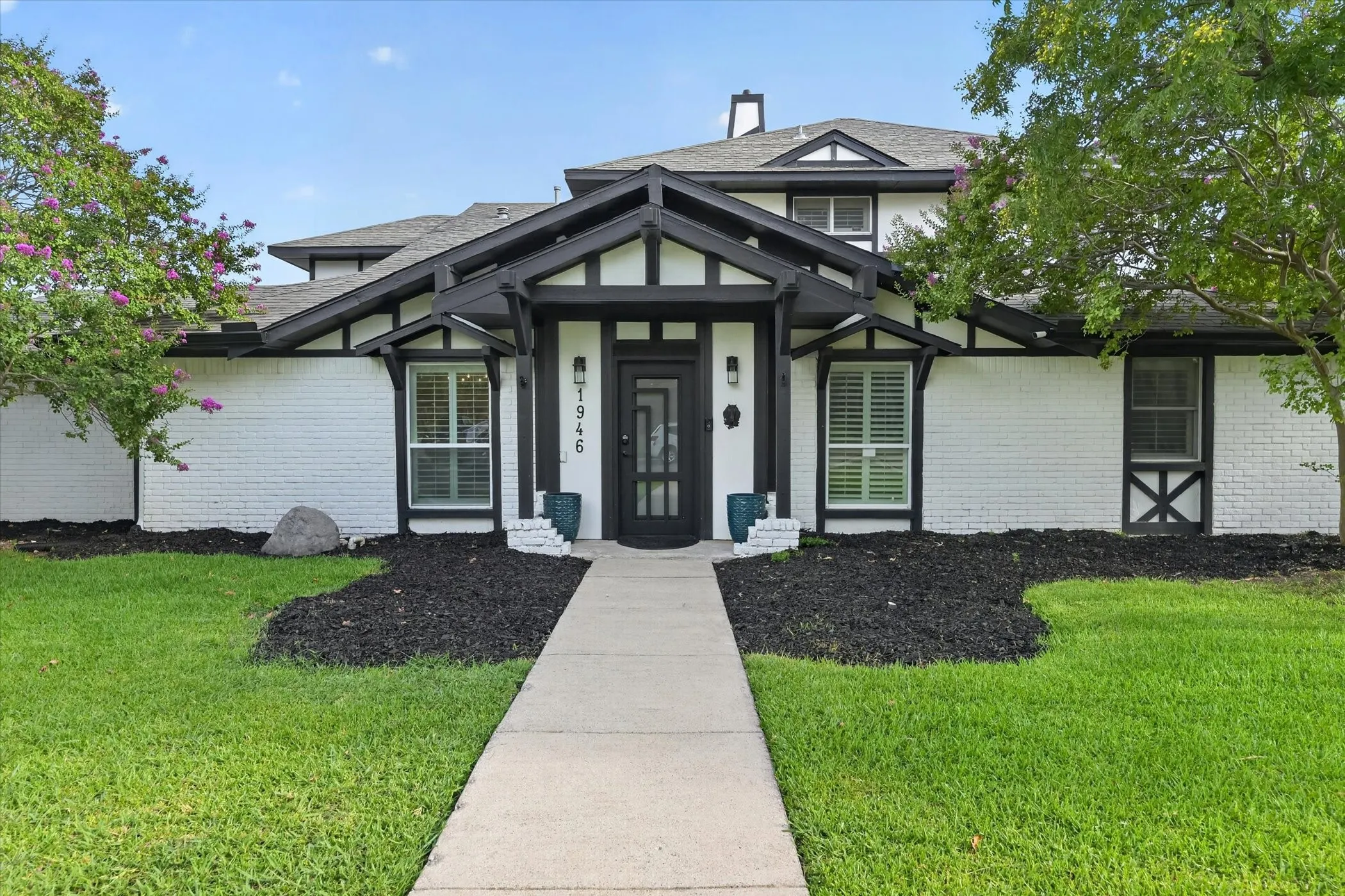 Single Family Residence For Sale in Denton County , 1946 Sussex Drive, Carrollton, Texas 75007, 4 Bedroom, 4 Bathroom, Garage spaces, 3,568 Sqft, built in 1978, mls#21333610, Real Estate Agent in Carrollton, Homes For Sale in Denton county, Homes For Sale in Carrollton, Realtor in Carrollton Texas, Real Estate Brokerage Independent Realty Texas, Luminita Cordes Realtor