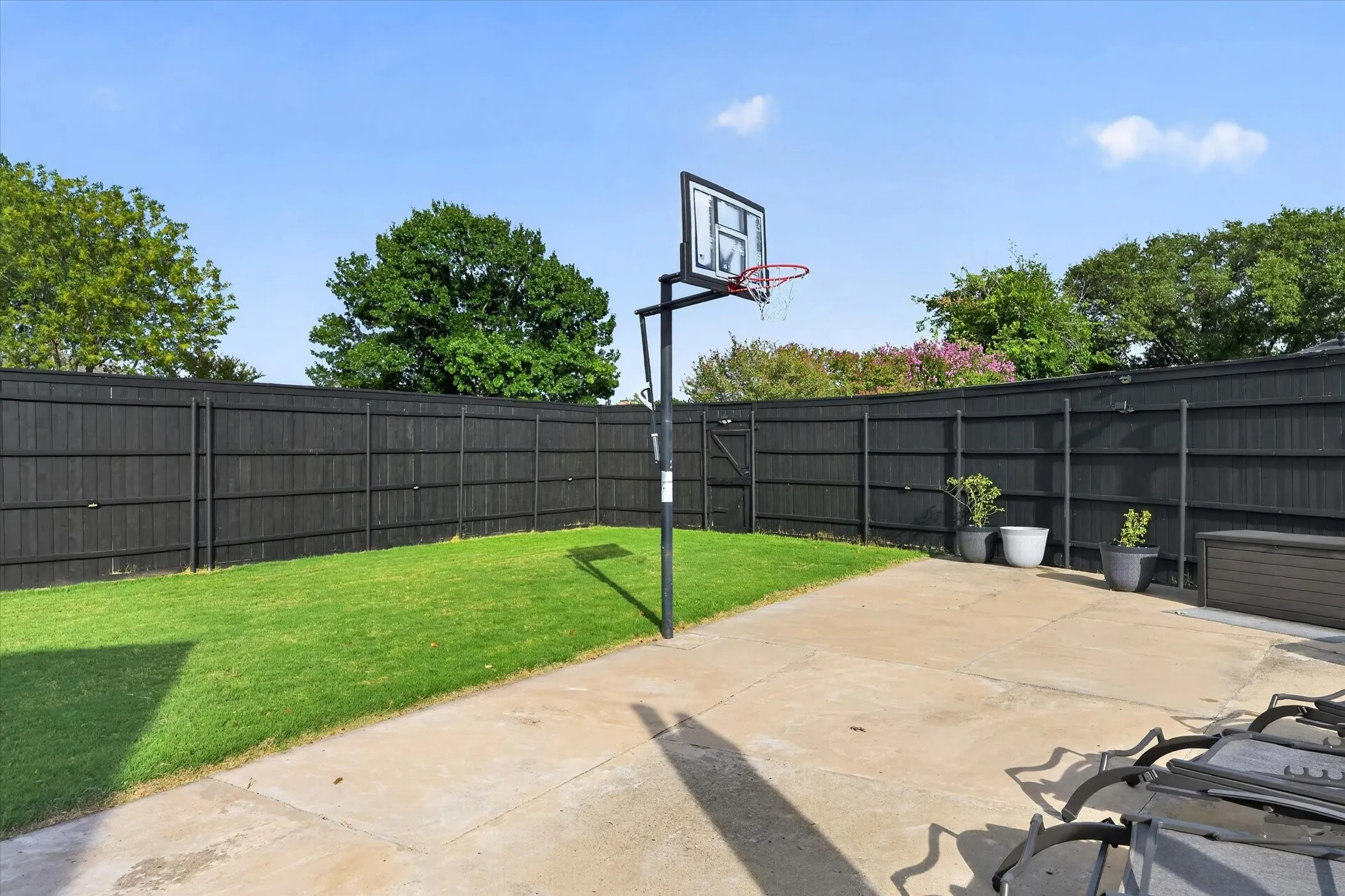 Single Family Residence For Sale in Denton County , 1946 Sussex Drive, Carrollton, Texas 75007, 4 Bedroom, 4 Bathroom, Garage spaces, 3,568 Sqft, built in 1978, mls#21333610, Real Estate Agent in Carrollton, Homes For Sale in Denton county, Homes For Sale in Carrollton, Realtor in Carrollton Texas, Real Estate Brokerage Independent Realty Texas, Luminita Cordes Realtor