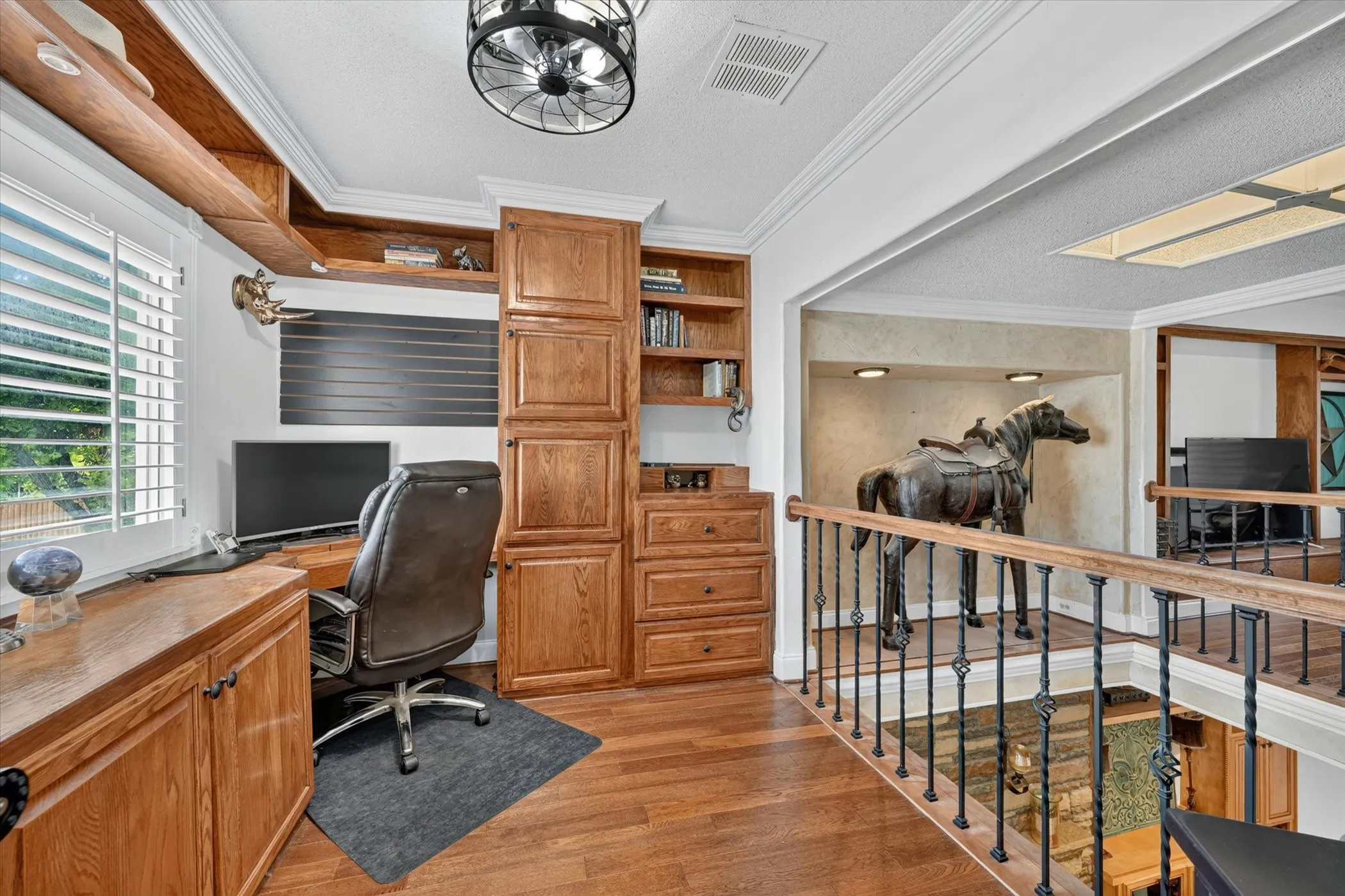 Single Family Residence For Sale in Denton County , 1946 Sussex Drive, Carrollton, Texas 75007, 4 Bedroom, 4 Bathroom, Garage spaces, 3,568 Sqft, built in 1978, mls#21333610, Real Estate Agent in Carrollton, Homes For Sale in Denton county, Homes For Sale in Carrollton, Realtor in Carrollton Texas, Real Estate Brokerage Independent Realty Texas, Luminita Cordes Realtor