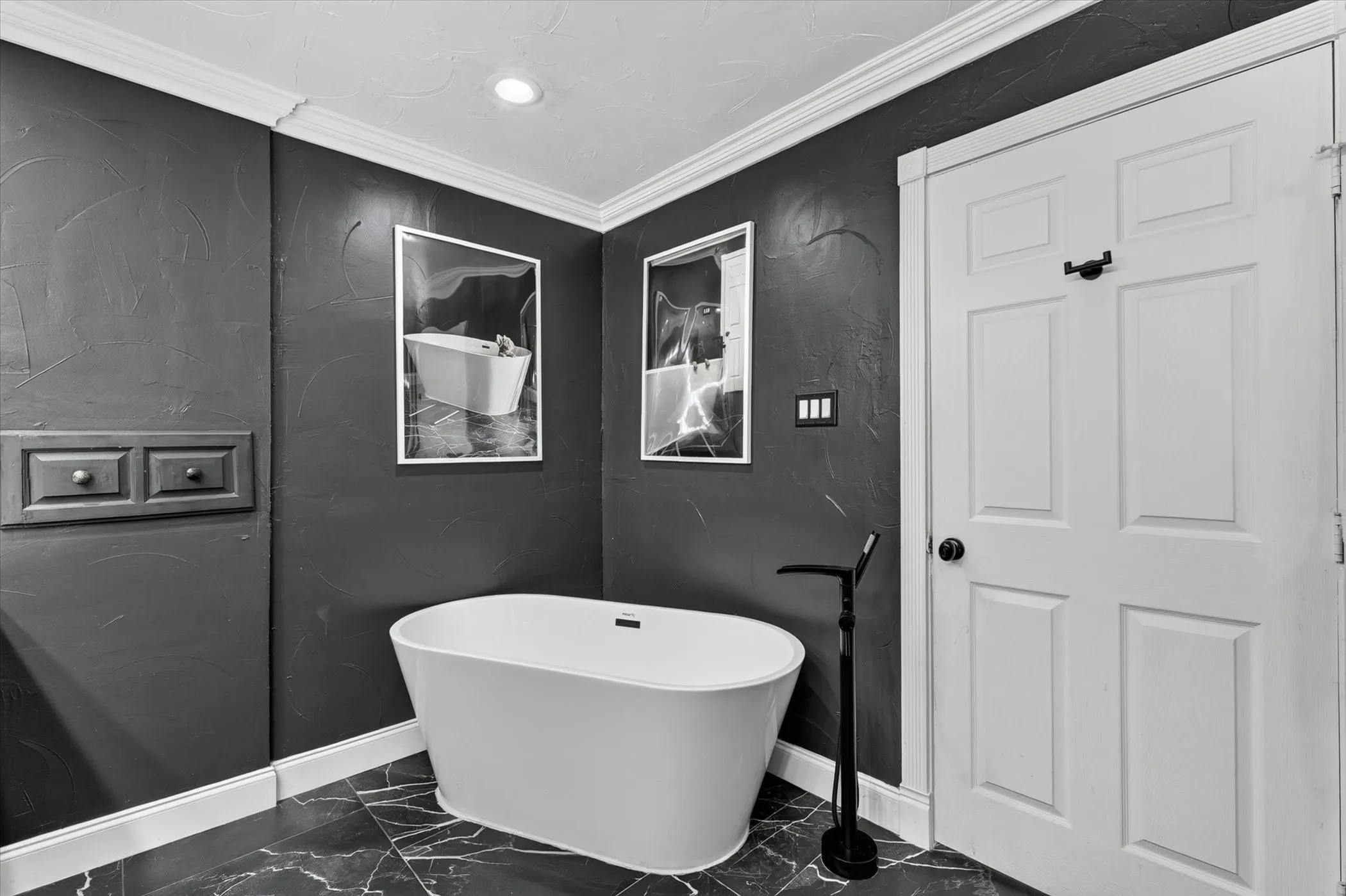 Single Family Residence For Sale in Denton County , 1946 Sussex Drive, Carrollton, Texas 75007, 4 Bedroom, 4 Bathroom, Garage spaces, 3,568 Sqft, built in 1978, mls#21333610, Real Estate Agent in Carrollton, Homes For Sale in Denton county, Homes For Sale in Carrollton, Realtor in Carrollton Texas, Real Estate Brokerage Independent Realty Texas, Luminita Cordes Realtor