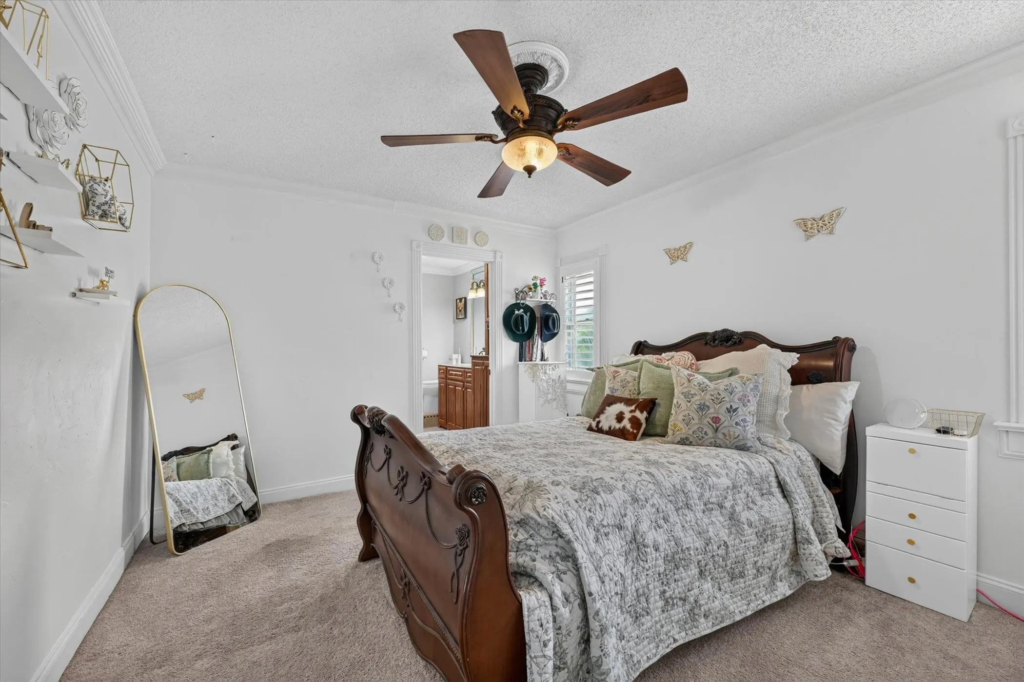 Single Family Residence For Sale in Denton County , 1946 Sussex Drive, Carrollton, Texas 75007, 4 Bedroom, 4 Bathroom, Garage spaces, 3,568 Sqft, built in 1978, mls#21333610, Real Estate Agent in Carrollton, Homes For Sale in Denton county, Homes For Sale in Carrollton, Realtor in Carrollton Texas, Real Estate Brokerage Independent Realty Texas, Luminita Cordes Realtor