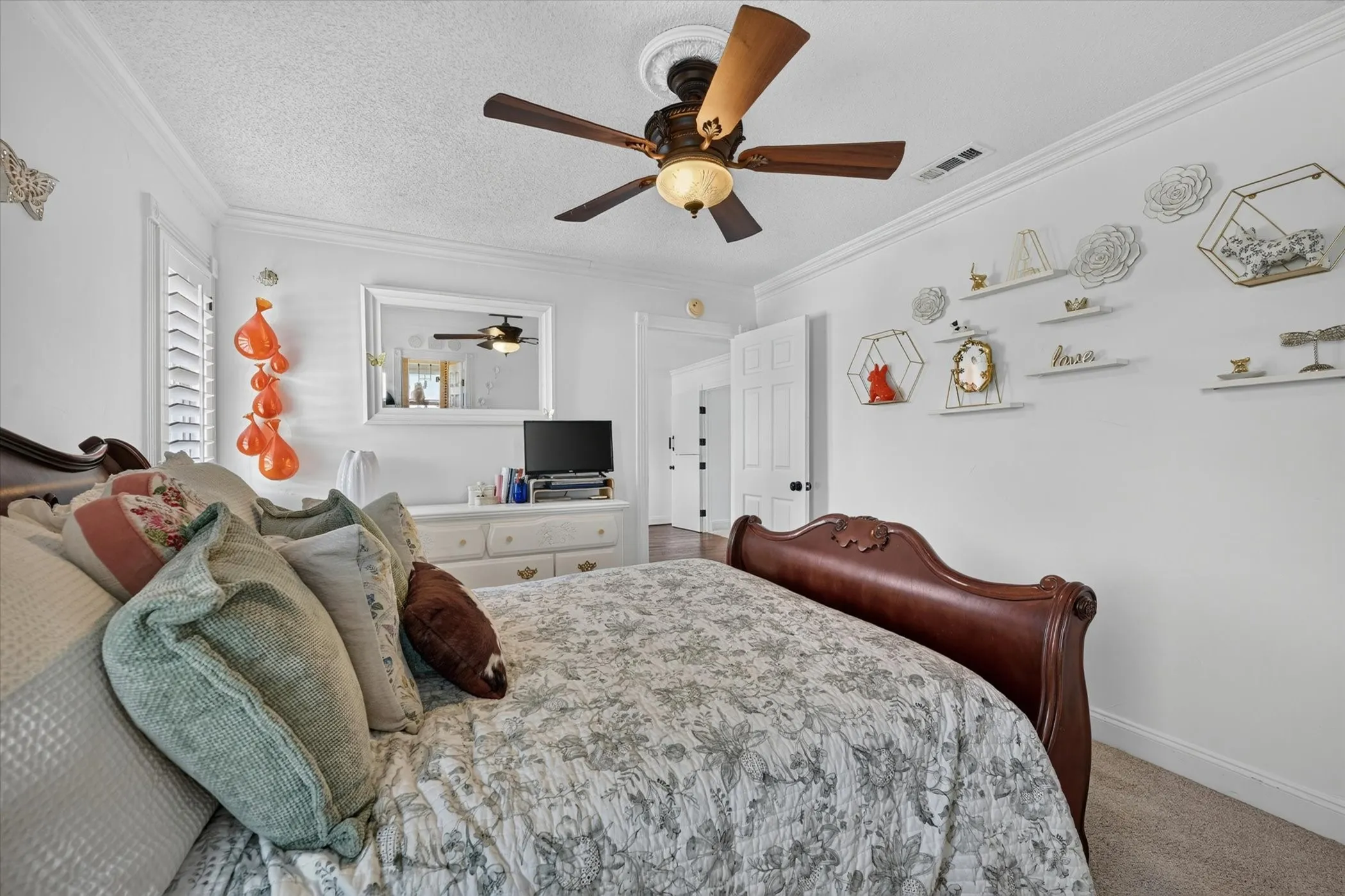 Single Family Residence For Sale in Denton County , 1946 Sussex Drive, Carrollton, Texas 75007, 4 Bedroom, 4 Bathroom, Garage spaces, 3,568 Sqft, built in 1978, mls#21333610, Real Estate Agent in Carrollton, Homes For Sale in Denton county, Homes For Sale in Carrollton, Realtor in Carrollton Texas, Real Estate Brokerage Independent Realty Texas, Luminita Cordes Realtor