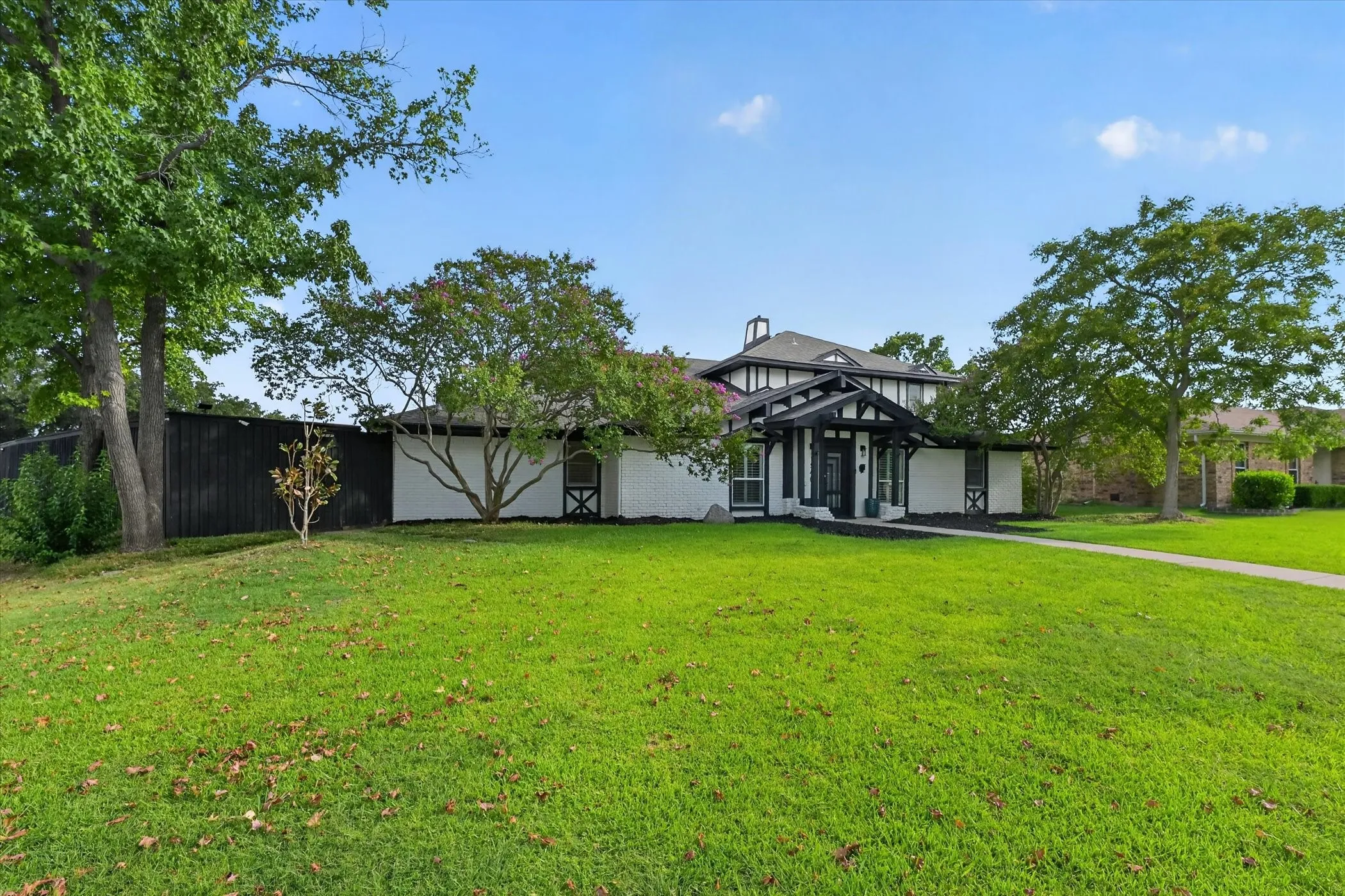 Single Family Residence For Sale in Denton County , 1946 Sussex Drive, Carrollton, Texas 75007, 4 Bedroom, 4 Bathroom, Garage spaces, 3,568 Sqft, built in 1978, mls#21333610, Real Estate Agent in Carrollton, Homes For Sale in Denton county, Homes For Sale in Carrollton, Realtor in Carrollton Texas, Real Estate Brokerage Independent Realty Texas, Luminita Cordes Realtor