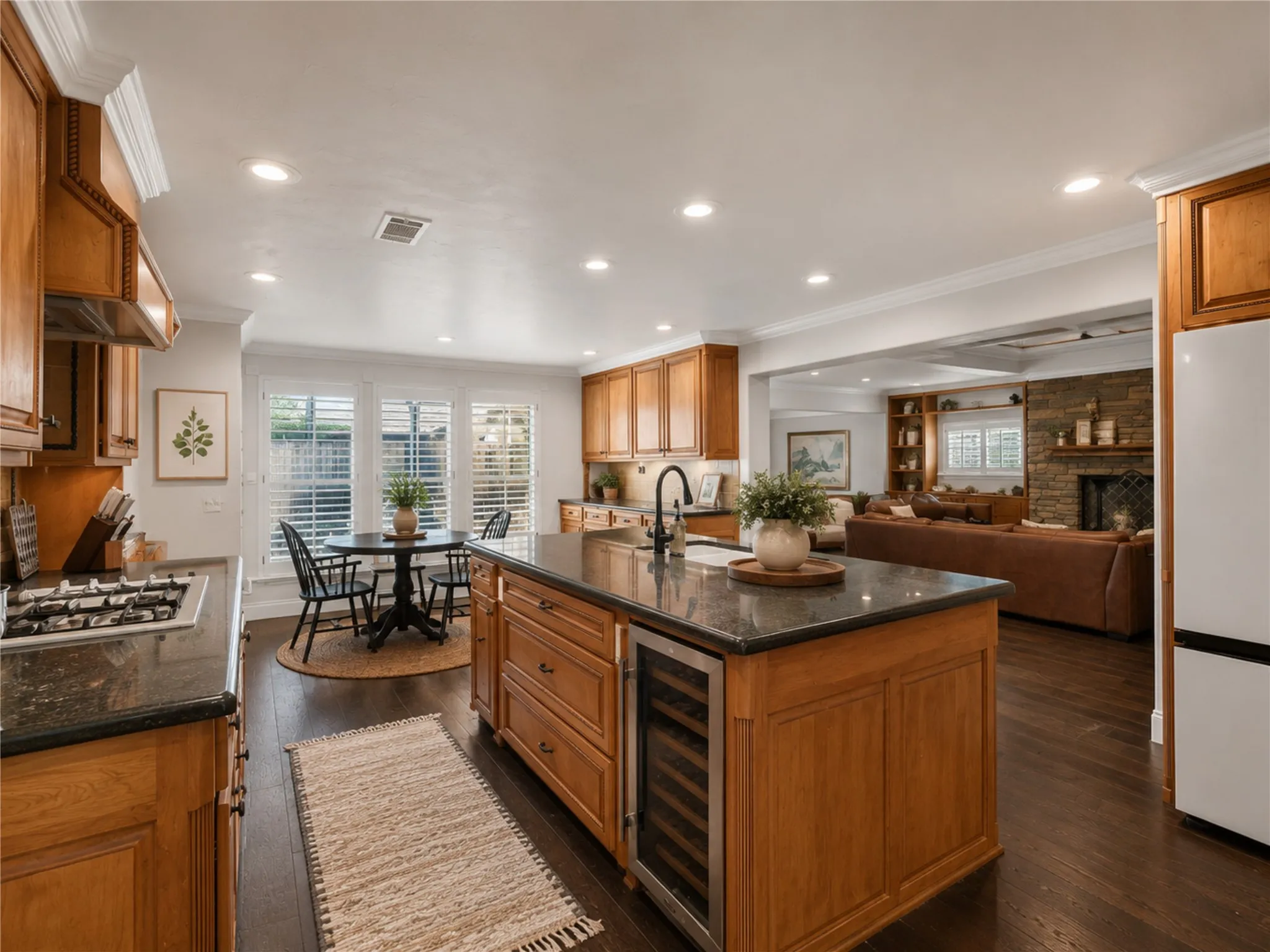 Single Family Residence For Sale in Denton County , 1946 Sussex Drive, Carrollton, Texas 75007, 4 Bedroom, 4 Bathroom, Garage spaces, 3,568 Sqft, built in 1978, mls#21333610, Real Estate Agent in Carrollton, Homes For Sale in Denton county, Homes For Sale in Carrollton, Realtor in Carrollton Texas, Real Estate Brokerage Independent Realty Texas, Luminita Cordes Realtor