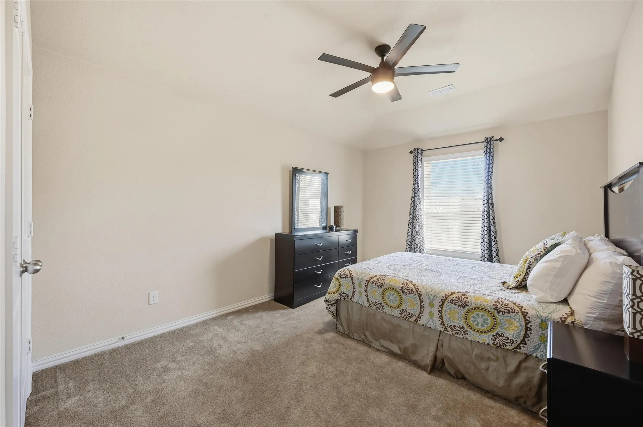 Townhouse For Sale in Dallas County , 4222 Nia Drive, Irving, Texas 75038, 3 Bedroom, 3 Bathroom, 2 Garage spaces, 2,004 Sqft, built in 2014, mls#21331992, Real Estate Agent in Irving, Homes For Sale in Dallas county, Homes For Sale in Irving, Realtor in Irving Texas, Real Estate Brokerage Independent Realty Texas, Luminita Cordes Realtor