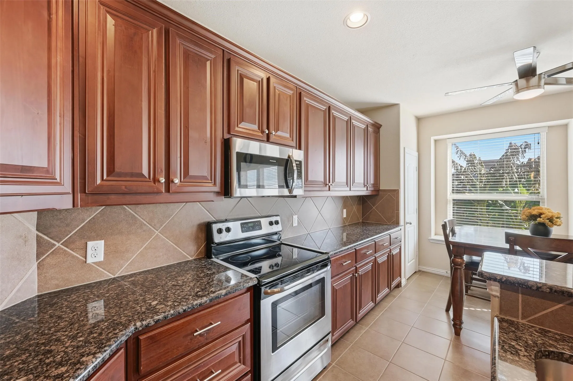 Townhouse For Sale in Dallas County , 4222 Nia Drive, Irving, Texas 75038, 3 Bedroom, 3 Bathroom, 2 Garage spaces, 2,004 Sqft, built in 2014, mls#21331992, Real Estate Agent in Irving, Homes For Sale in Dallas county, Homes For Sale in Irving, Realtor in Irving Texas, Real Estate Brokerage Independent Realty Texas, Luminita Cordes Realtor