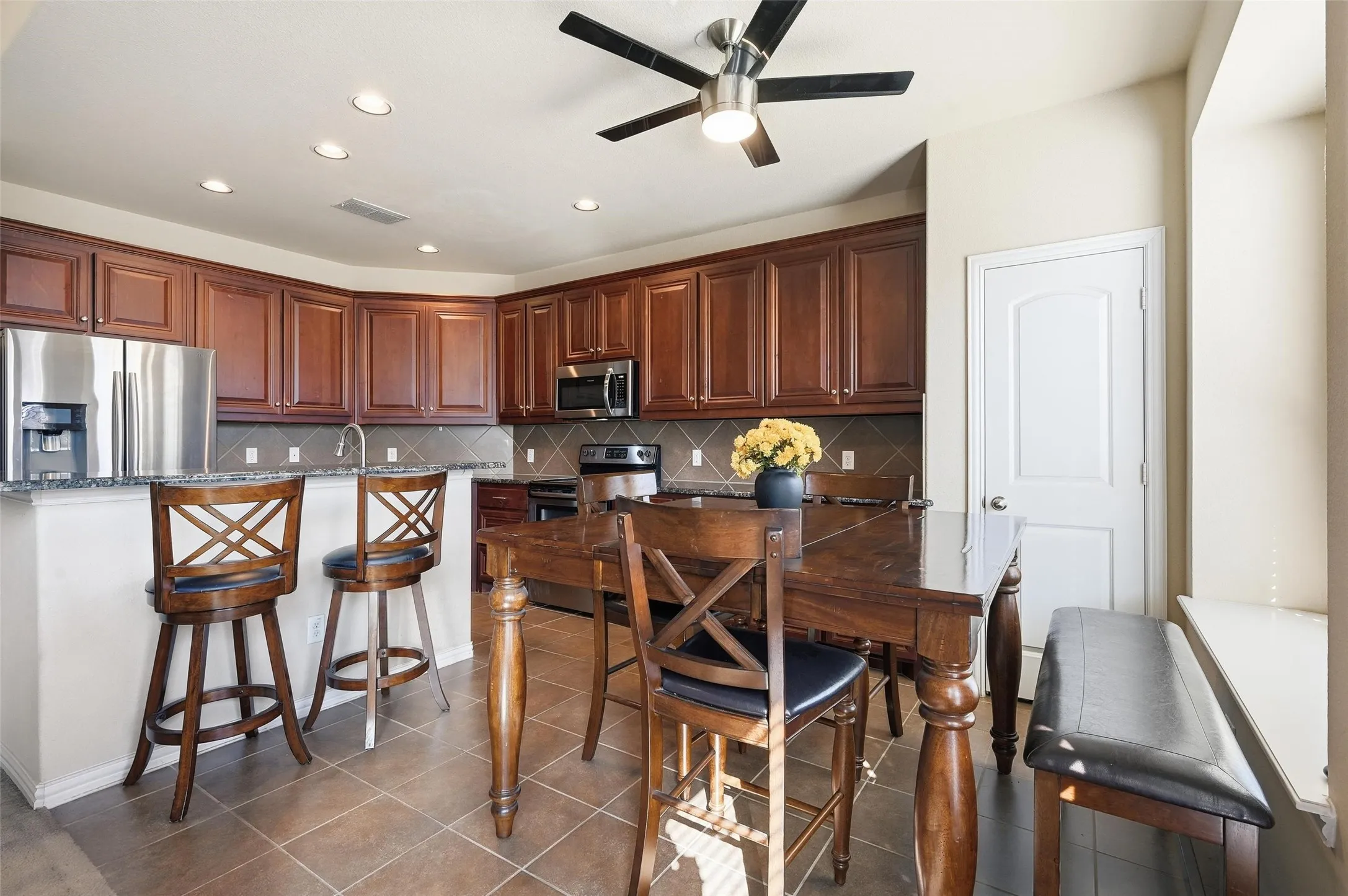 Townhouse For Sale in Dallas County , 4222 Nia Drive, Irving, Texas 75038, 3 Bedroom, 3 Bathroom, 2 Garage spaces, 2,004 Sqft, built in 2014, mls#21331992, Real Estate Agent in Irving, Homes For Sale in Dallas county, Homes For Sale in Irving, Realtor in Irving Texas, Real Estate Brokerage Independent Realty Texas, Luminita Cordes Realtor