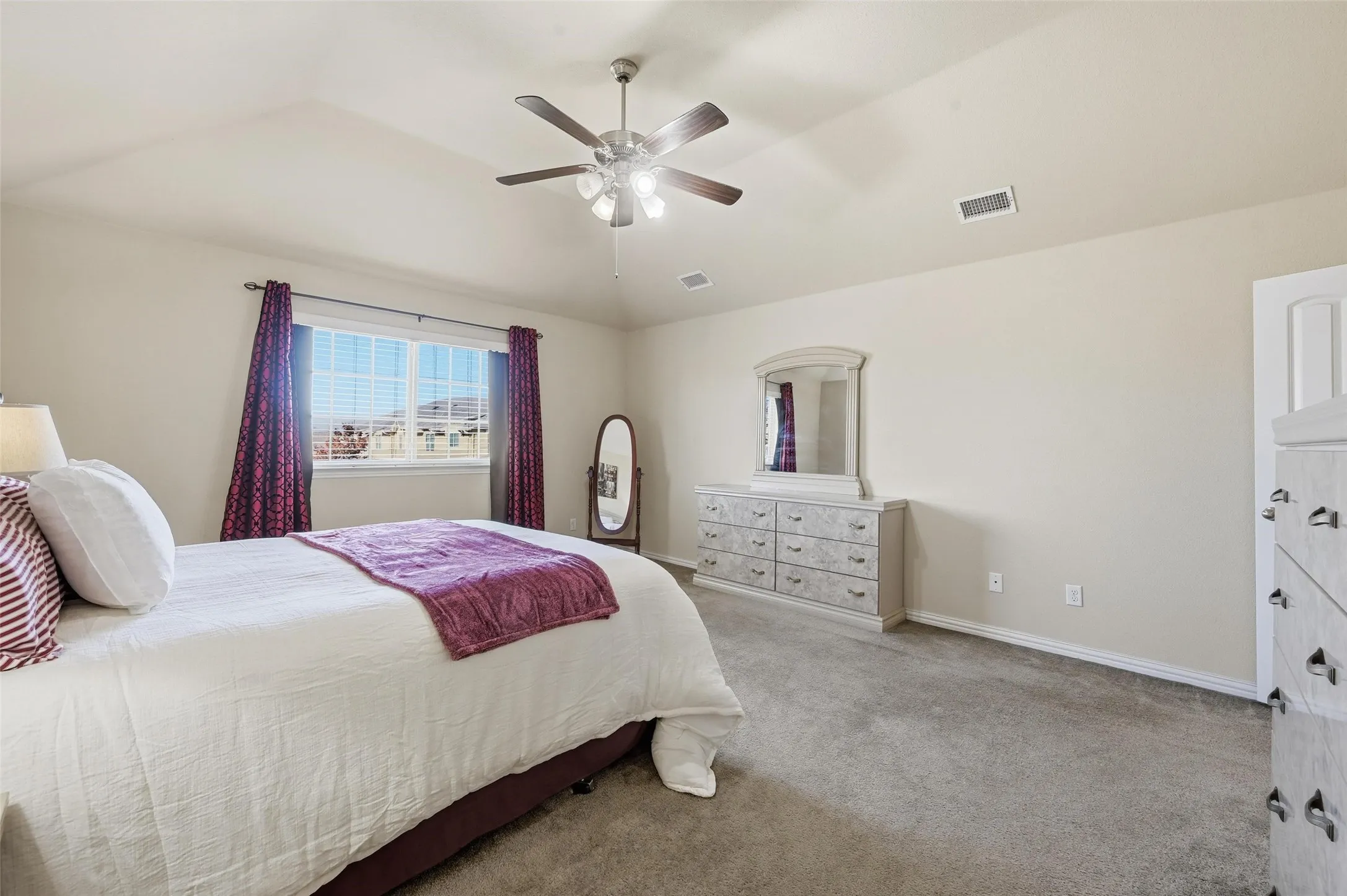 Townhouse For Sale in Dallas County , 4222 Nia Drive, Irving, Texas 75038, 3 Bedroom, 3 Bathroom, 2 Garage spaces, 2,004 Sqft, built in 2014, mls#21331992, Real Estate Agent in Irving, Homes For Sale in Dallas county, Homes For Sale in Irving, Realtor in Irving Texas, Real Estate Brokerage Independent Realty Texas, Luminita Cordes Realtor