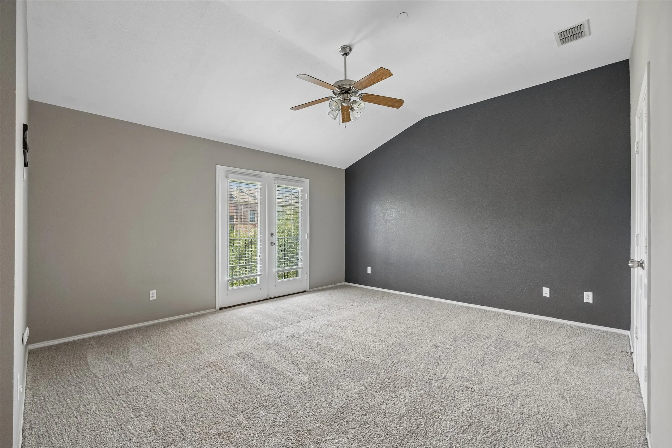 Townhouse For Sale in Dallas County , 2126 Mcparland Court, Carrollton, Texas 75006, 3 Bedroom, 4 Bathroom, 2 Garage spaces, 1,996 Sqft, built in 2008, mls#21333643, Real Estate Agent in Carrollton, Homes For Sale in Dallas county, Homes For Sale in Carrollton, Realtor in Carrollton Texas, Real Estate Brokerage Independent Realty Texas, Luminita Cordes Realtor