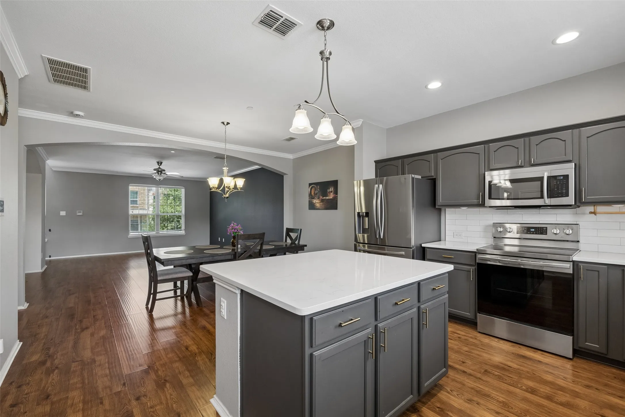 Townhouse For Sale in Dallas County , 2126 Mcparland Court, Carrollton, Texas 75006, 3 Bedroom, 4 Bathroom, 2 Garage spaces, 1,996 Sqft, built in 2008, mls#21333643, Real Estate Agent in Carrollton, Homes For Sale in Dallas county, Homes For Sale in Carrollton, Realtor in Carrollton Texas, Real Estate Brokerage Independent Realty Texas, Luminita Cordes Realtor