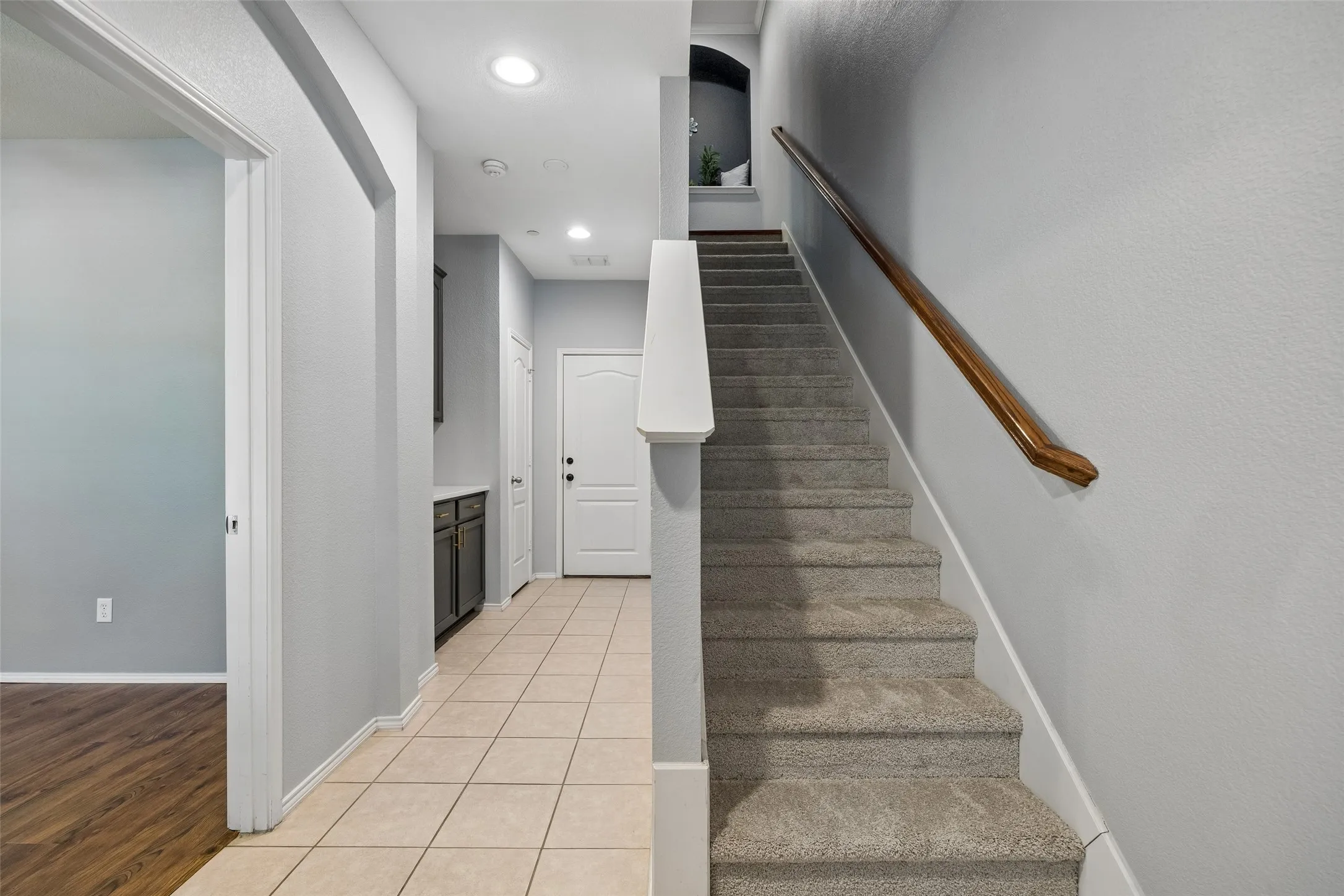 Townhouse For Sale in Dallas County , 2126 Mcparland Court, Carrollton, Texas 75006, 3 Bedroom, 4 Bathroom, 2 Garage spaces, 1,996 Sqft, built in 2008, mls#21333643, Real Estate Agent in Carrollton, Homes For Sale in Dallas county, Homes For Sale in Carrollton, Realtor in Carrollton Texas, Real Estate Brokerage Independent Realty Texas, Luminita Cordes Realtor