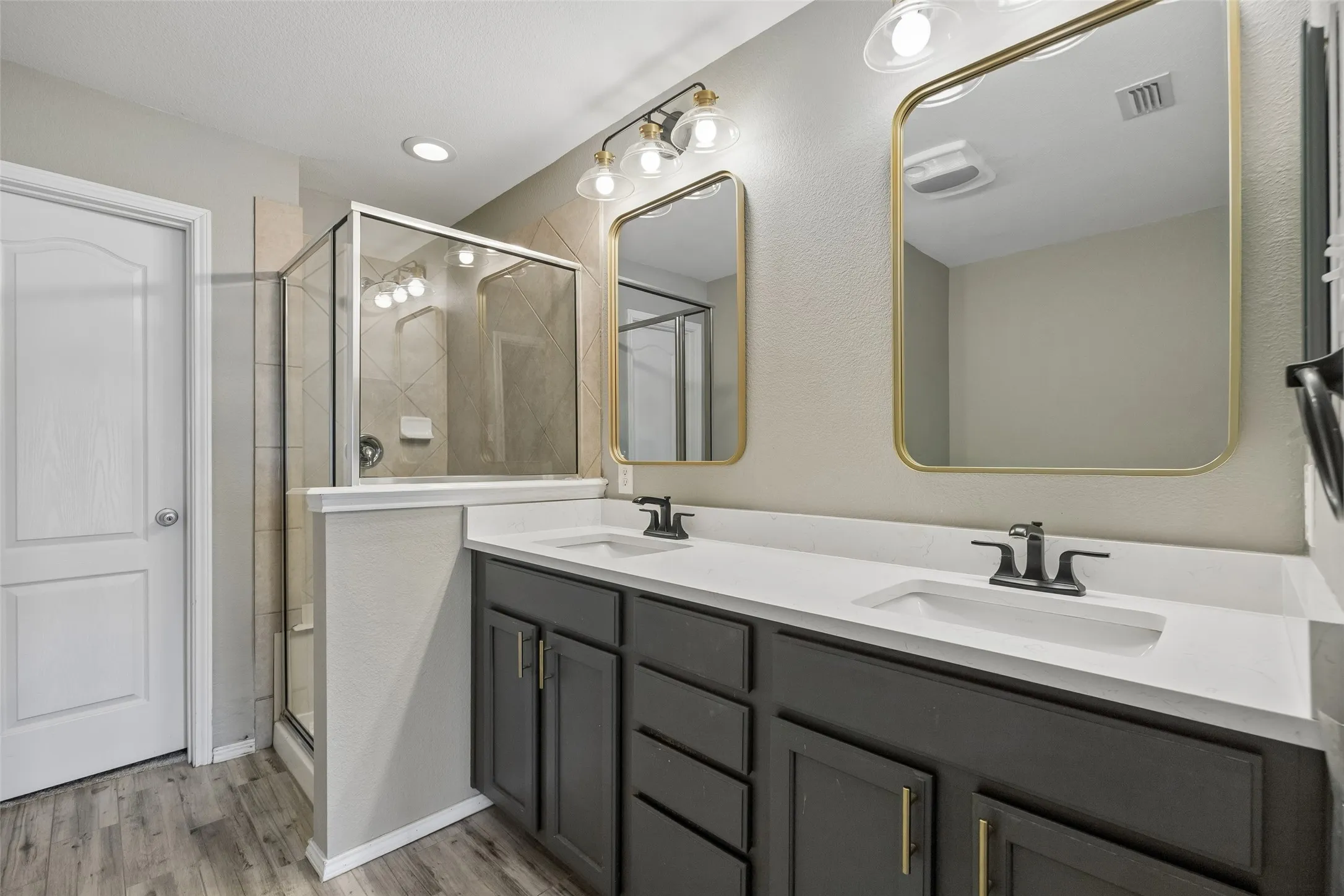 Townhouse For Sale in Dallas County , 2126 Mcparland Court, Carrollton, Texas 75006, 3 Bedroom, 4 Bathroom, 2 Garage spaces, 1,996 Sqft, built in 2008, mls#21333643, Real Estate Agent in Carrollton, Homes For Sale in Dallas county, Homes For Sale in Carrollton, Realtor in Carrollton Texas, Real Estate Brokerage Independent Realty Texas, Luminita Cordes Realtor