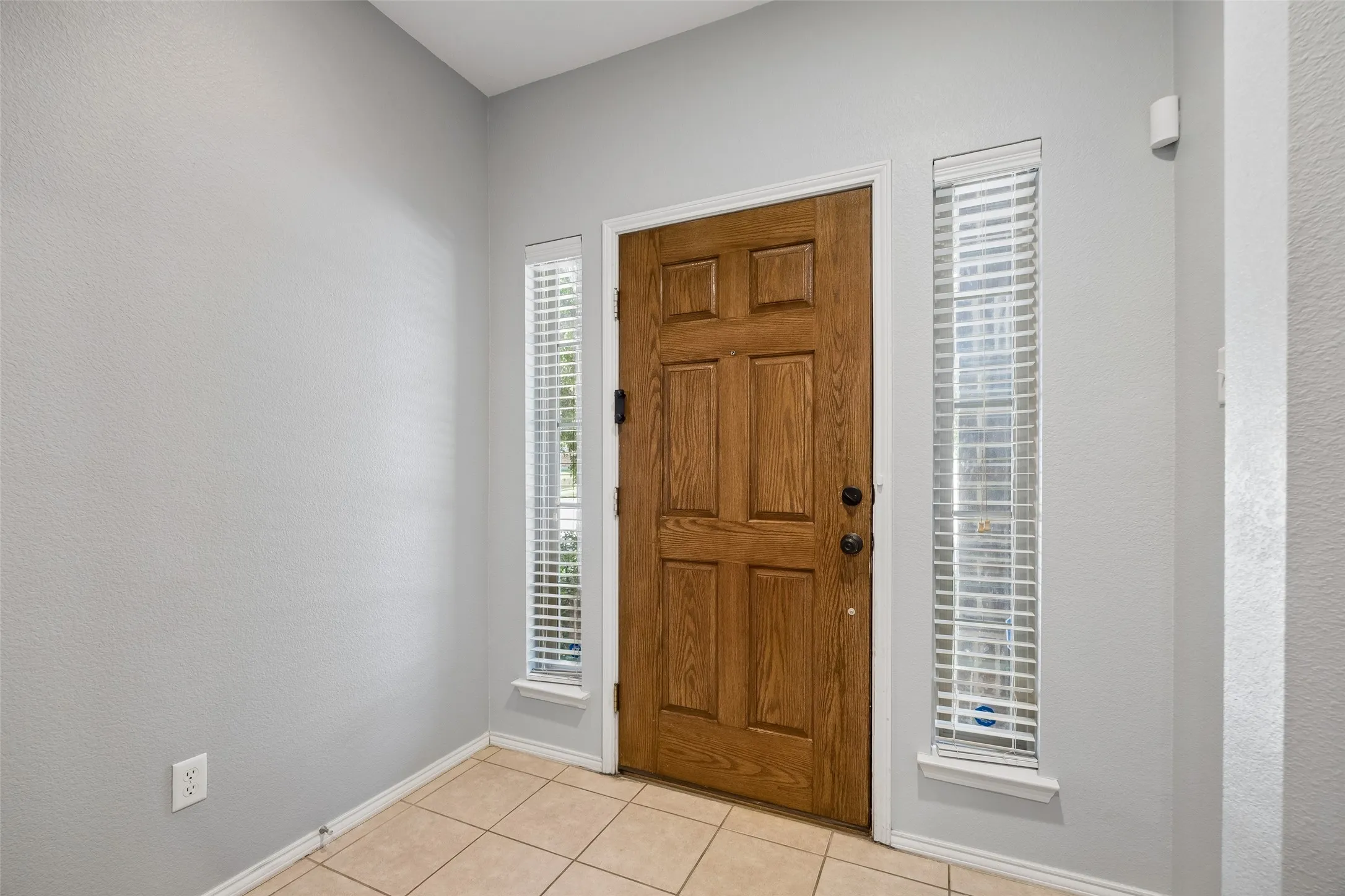 Townhouse For Sale in Dallas County , 2126 Mcparland Court, Carrollton, Texas 75006, 3 Bedroom, 4 Bathroom, 2 Garage spaces, 1,996 Sqft, built in 2008, mls#21333643, Real Estate Agent in Carrollton, Homes For Sale in Dallas county, Homes For Sale in Carrollton, Realtor in Carrollton Texas, Real Estate Brokerage Independent Realty Texas, Luminita Cordes Realtor