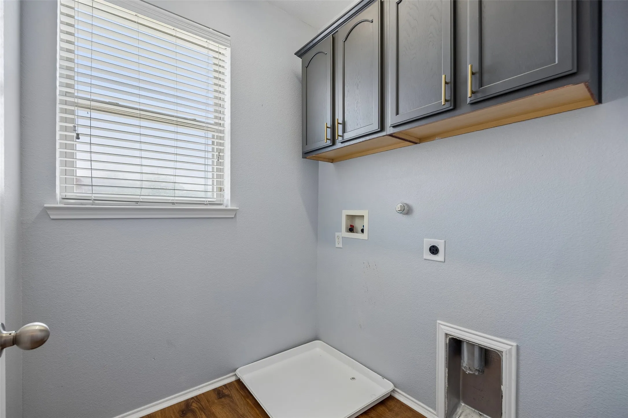 Townhouse For Sale in Dallas County , 2126 Mcparland Court, Carrollton, Texas 75006, 3 Bedroom, 4 Bathroom, 2 Garage spaces, 1,996 Sqft, built in 2008, mls#21333643, Real Estate Agent in Carrollton, Homes For Sale in Dallas county, Homes For Sale in Carrollton, Realtor in Carrollton Texas, Real Estate Brokerage Independent Realty Texas, Luminita Cordes Realtor