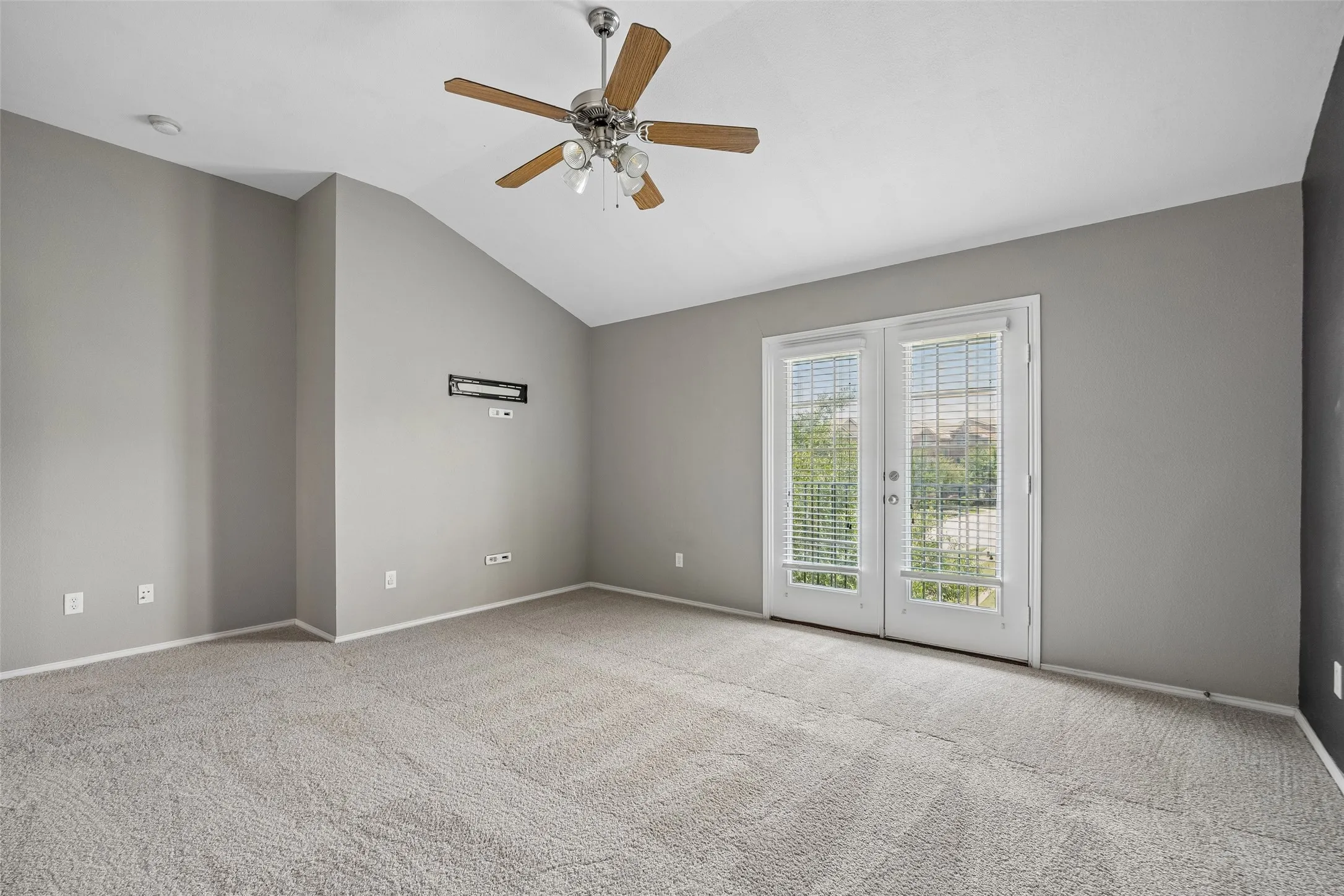 Townhouse For Sale in Dallas County , 2126 Mcparland Court, Carrollton, Texas 75006, 3 Bedroom, 4 Bathroom, 2 Garage spaces, 1,996 Sqft, built in 2008, mls#21333643, Real Estate Agent in Carrollton, Homes For Sale in Dallas county, Homes For Sale in Carrollton, Realtor in Carrollton Texas, Real Estate Brokerage Independent Realty Texas, Luminita Cordes Realtor
