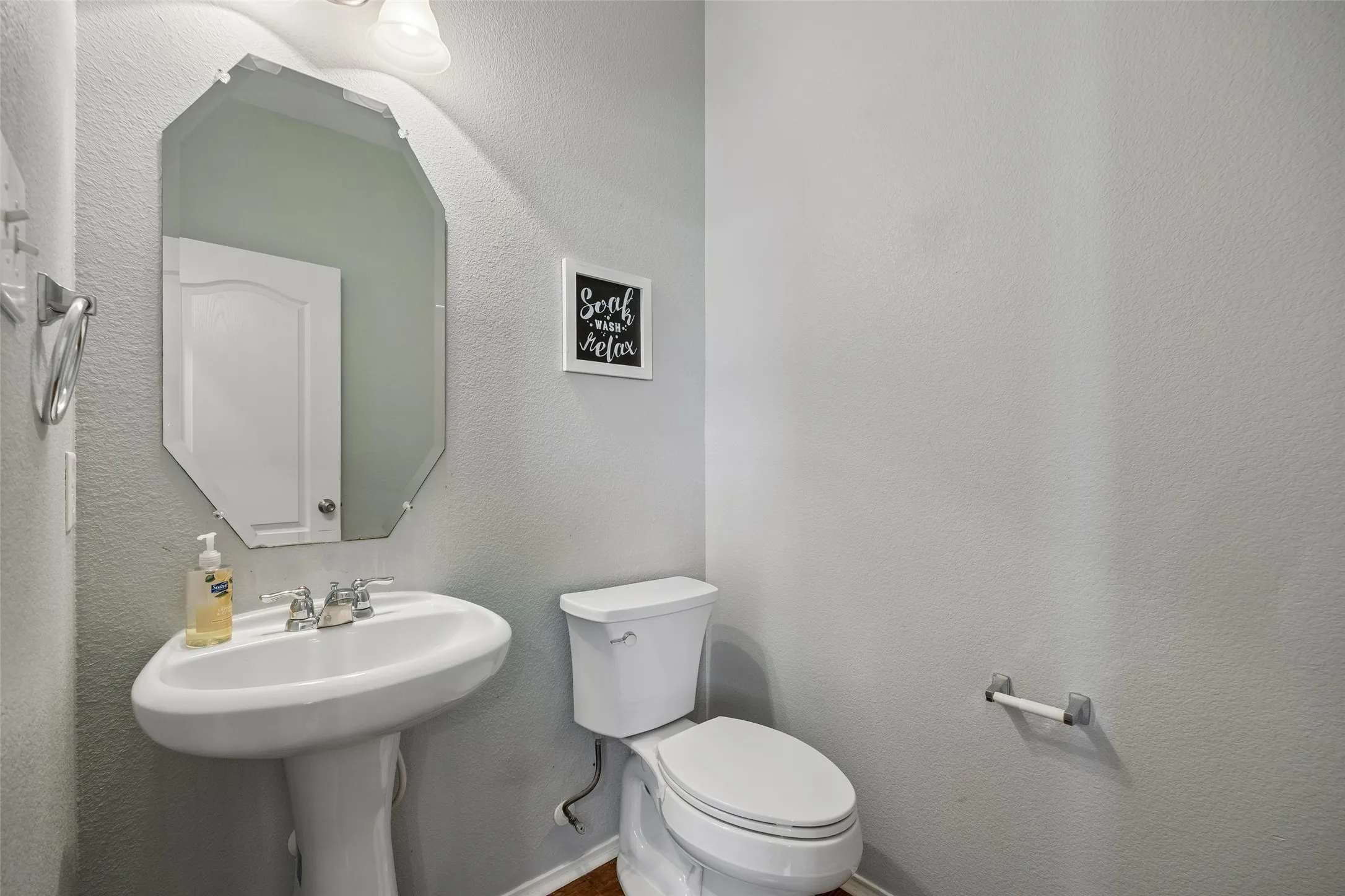 Townhouse For Sale in Dallas County , 2126 Mcparland Court, Carrollton, Texas 75006, 3 Bedroom, 4 Bathroom, 2 Garage spaces, 1,996 Sqft, built in 2008, mls#21333643, Real Estate Agent in Carrollton, Homes For Sale in Dallas county, Homes For Sale in Carrollton, Realtor in Carrollton Texas, Real Estate Brokerage Independent Realty Texas, Luminita Cordes Realtor