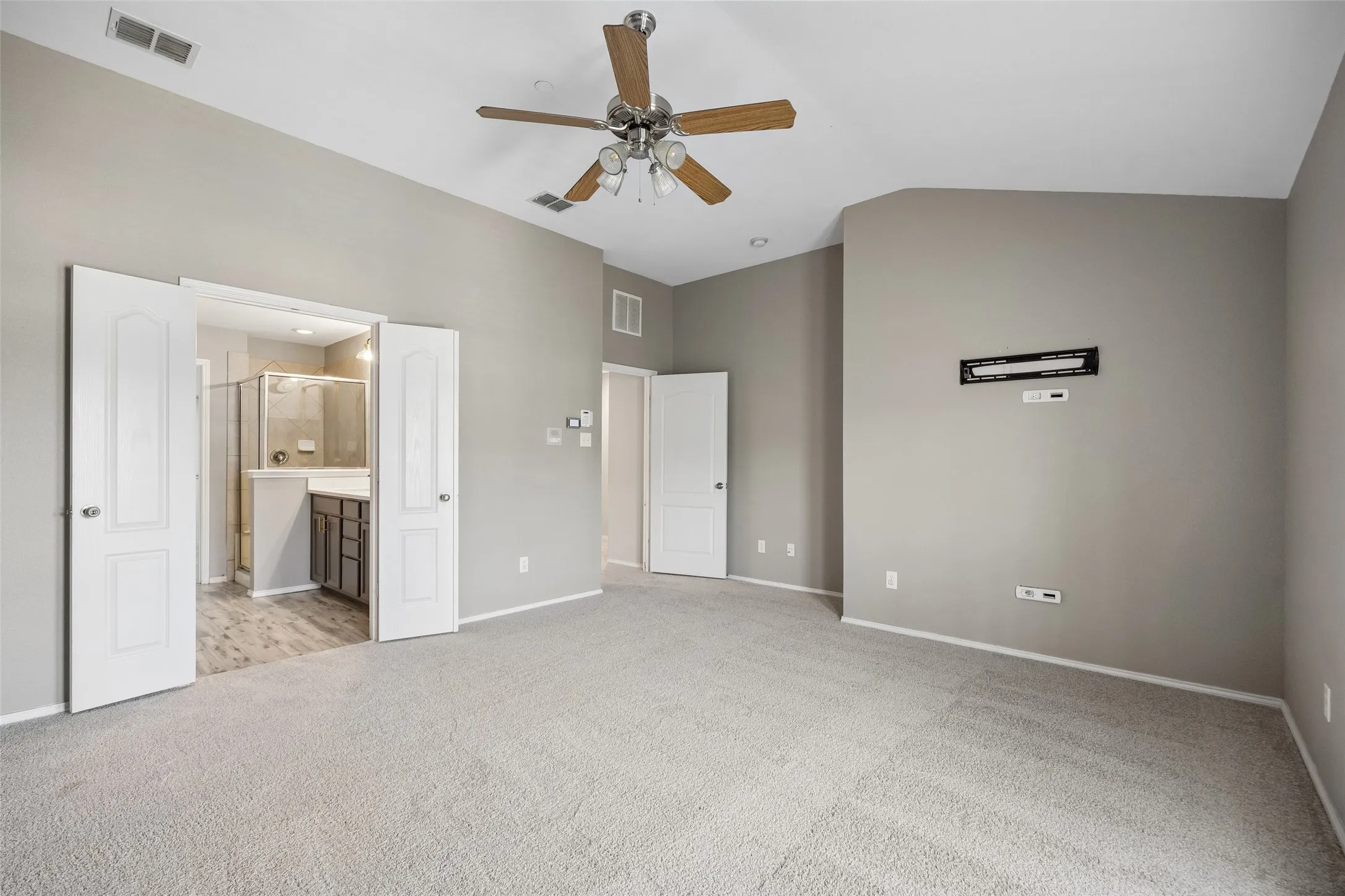 Townhouse For Sale in Dallas County , 2126 Mcparland Court, Carrollton, Texas 75006, 3 Bedroom, 4 Bathroom, 2 Garage spaces, 1,996 Sqft, built in 2008, mls#21333643, Real Estate Agent in Carrollton, Homes For Sale in Dallas county, Homes For Sale in Carrollton, Realtor in Carrollton Texas, Real Estate Brokerage Independent Realty Texas, Luminita Cordes Realtor