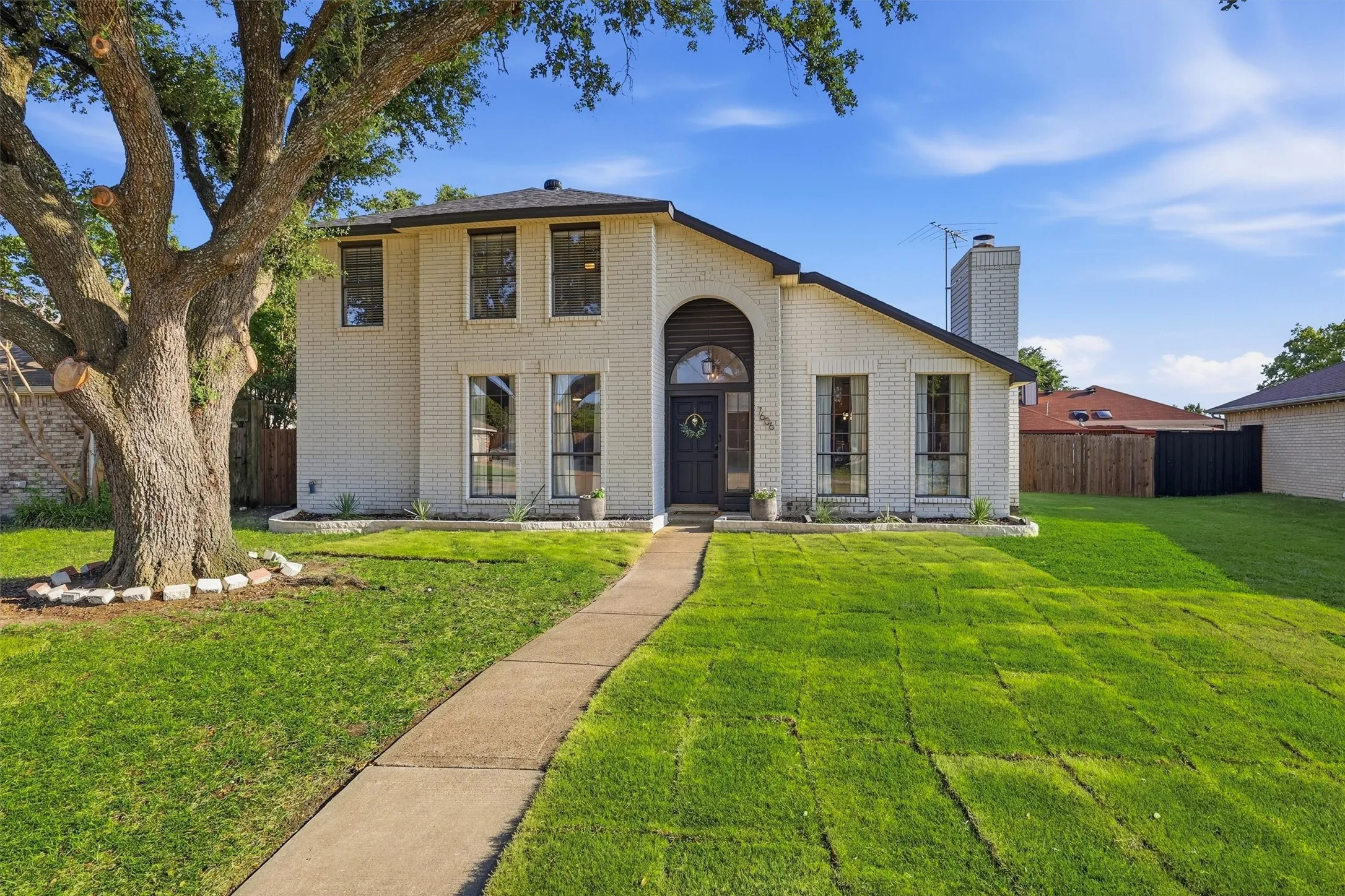 Single Family Residence For Sale in Dallas County , 7606 Beverly Drive, Rowlett, Texas 75089, 3 Bedrooms, 3 Bathrooms, 2 Garage spaces, 1,804 Sqft, built in 1987, Price $345,000, mls#21331605, Real Estate Agent in Rowlett, Homes For Sale in Dallas county, Homes For Sale in Rowlett, Realtor in Rowlett Texas, Real Estate Brokerage Independent Realty Texas, Luminita Cordes Realtor