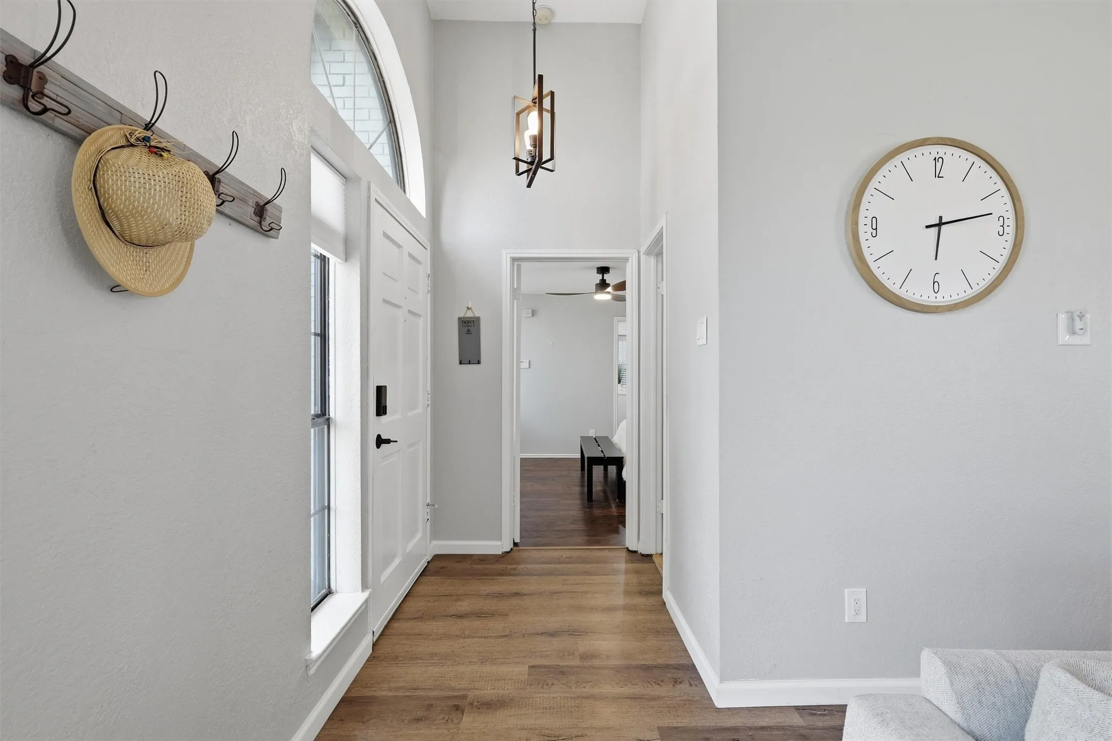 Single Family Residence For Sale in Dallas County , 7606 Beverly Drive, Rowlett, Texas 75089, 3 Bedrooms, 3 Bathrooms, 2 Garage spaces, 1,804 Sqft, built in 1987, Price $345,000, mls#21331605, Real Estate Agent in Rowlett, Homes For Sale in Dallas county, Homes For Sale in Rowlett, Realtor in Rowlett Texas, Real Estate Brokerage Independent Realty Texas, Luminita Cordes Realtor