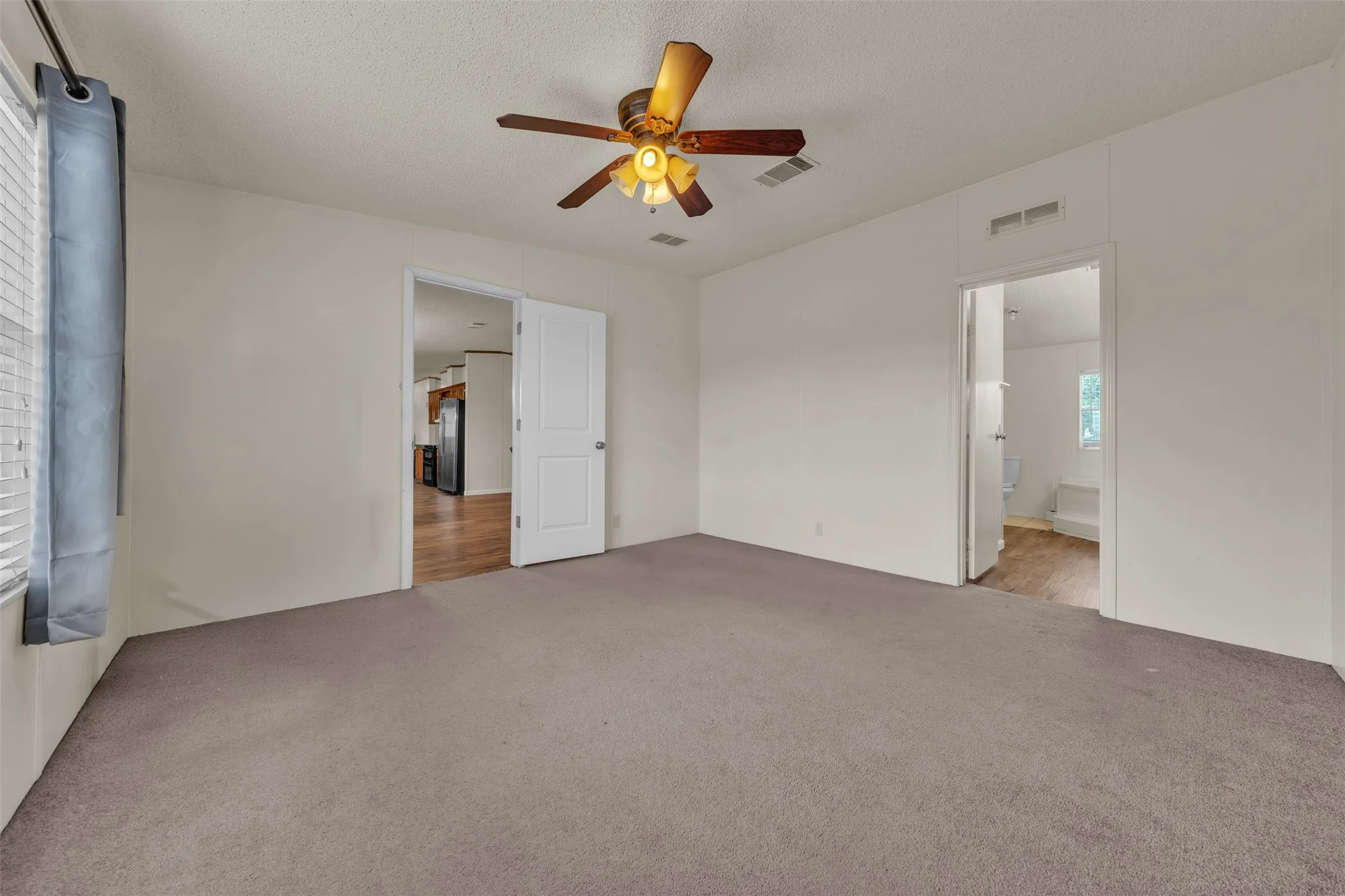 Mobile Home For Sale in Johnson County , 11625 Creekview Road, Crowley, Texas 76036, 3 Bedroom, 2 Bathroom, Garage spaces, 1,624 Sqft, built in 2000, mls#21333402, Real Estate Agent in Crowley, Homes For Sale in Johnson county, Homes For Sale in Crowley, Realtor in Crowley Texas, Real Estate Brokerage Independent Realty Texas, Luminita Cordes Realtor