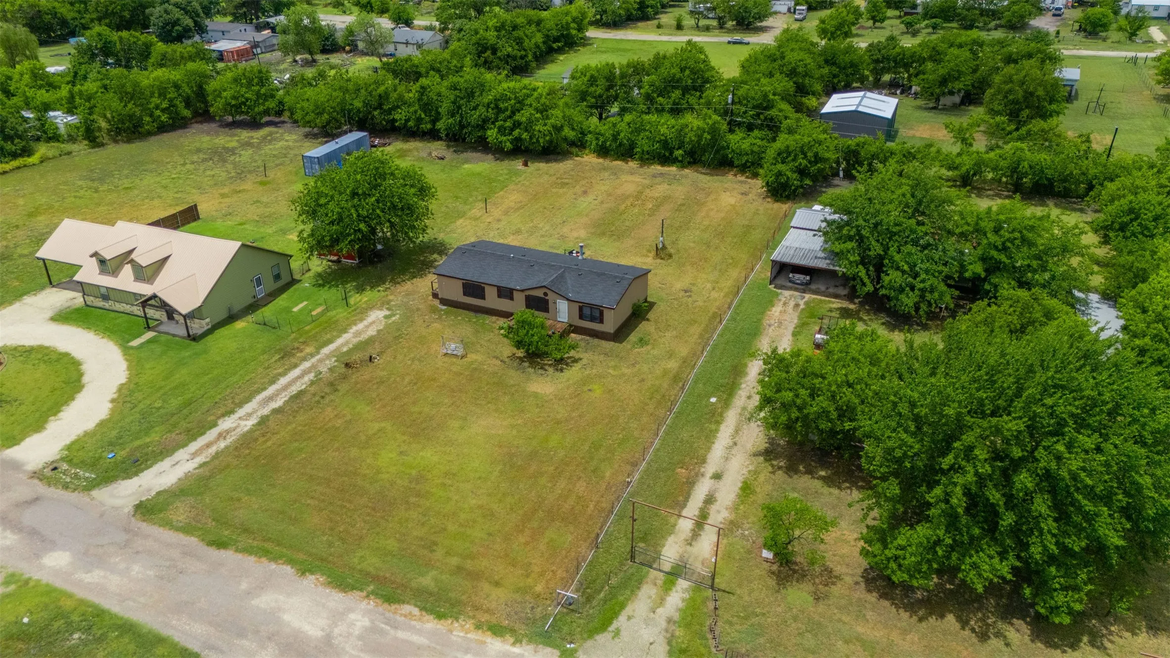 Mobile Home For Sale in Johnson County , 11625 Creekview Road, Crowley, Texas 76036, 3 Bedroom, 2 Bathroom, Garage spaces, 1,624 Sqft, built in 2000, mls#21333402, Real Estate Agent in Crowley, Homes For Sale in Johnson county, Homes For Sale in Crowley, Realtor in Crowley Texas, Real Estate Brokerage Independent Realty Texas, Luminita Cordes Realtor