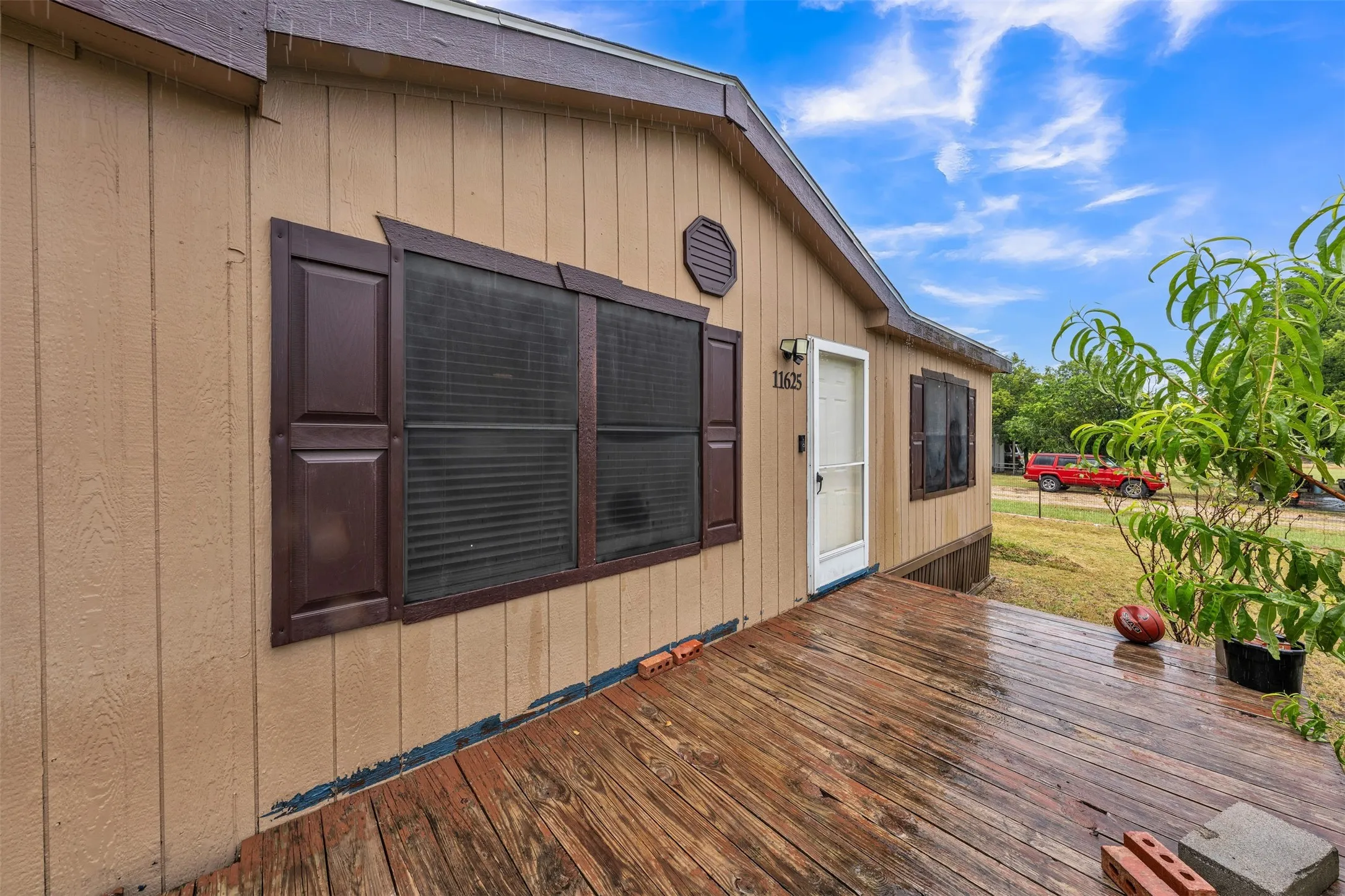 Mobile Home For Sale in Johnson County , 11625 Creekview Road, Crowley, Texas 76036, 3 Bedroom, 2 Bathroom, Garage spaces, 1,624 Sqft, built in 2000, mls#21333402, Real Estate Agent in Crowley, Homes For Sale in Johnson county, Homes For Sale in Crowley, Realtor in Crowley Texas, Real Estate Brokerage Independent Realty Texas, Luminita Cordes Realtor
