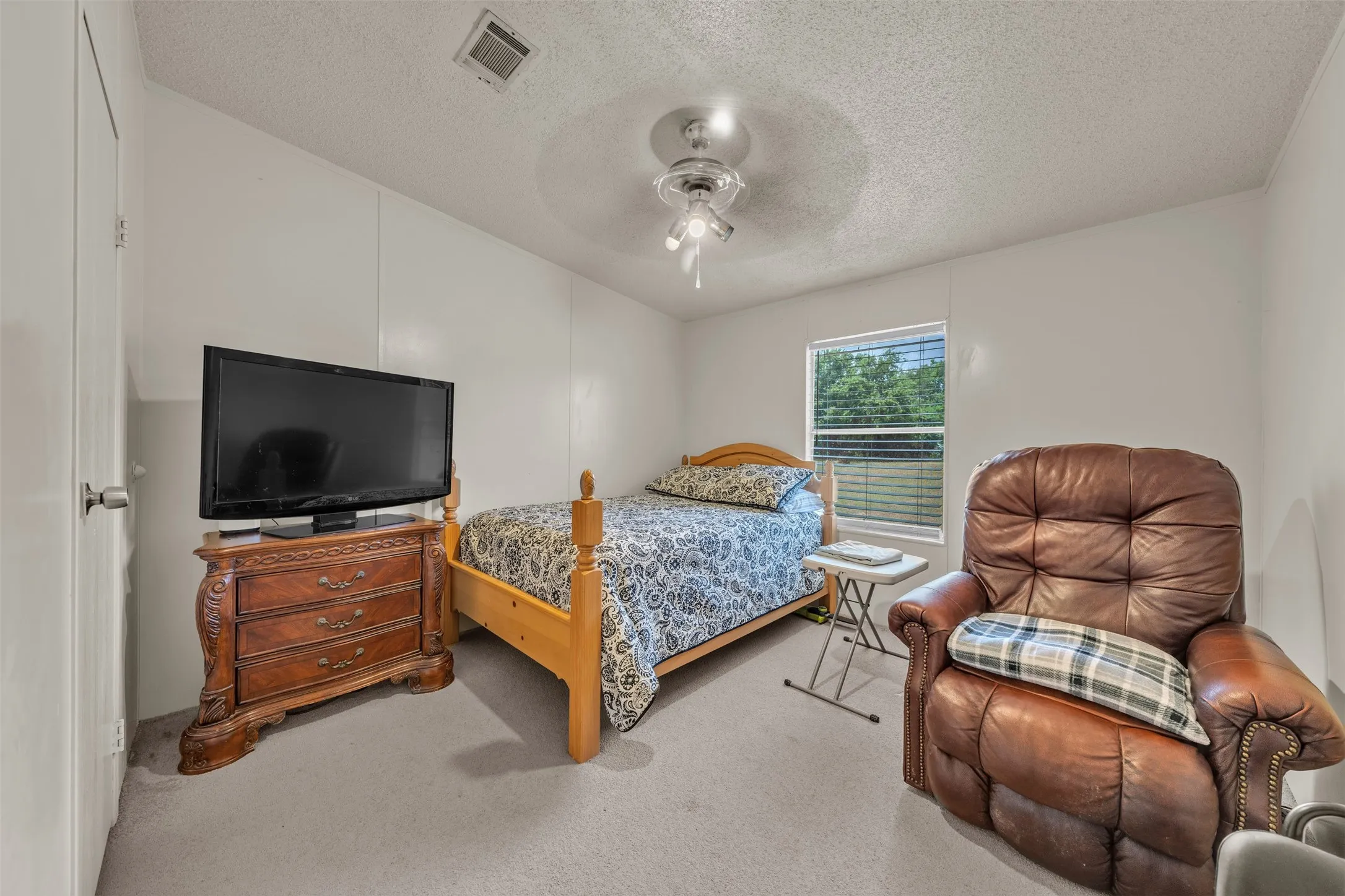 Mobile Home For Sale in Johnson County , 11625 Creekview Road, Crowley, Texas 76036, 3 Bedroom, 2 Bathroom, Garage spaces, 1,624 Sqft, built in 2000, mls#21333402, Real Estate Agent in Crowley, Homes For Sale in Johnson county, Homes For Sale in Crowley, Realtor in Crowley Texas, Real Estate Brokerage Independent Realty Texas, Luminita Cordes Realtor